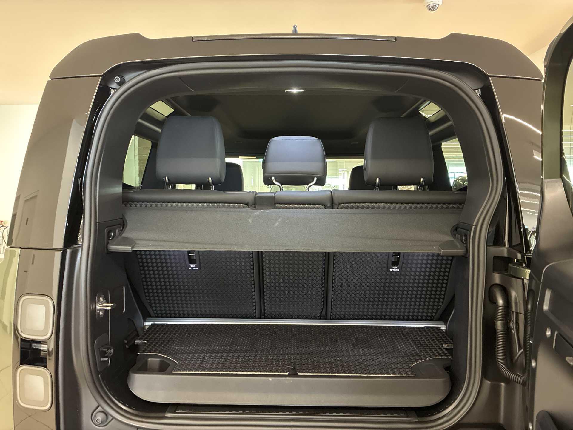 Land Rover Defender view 10