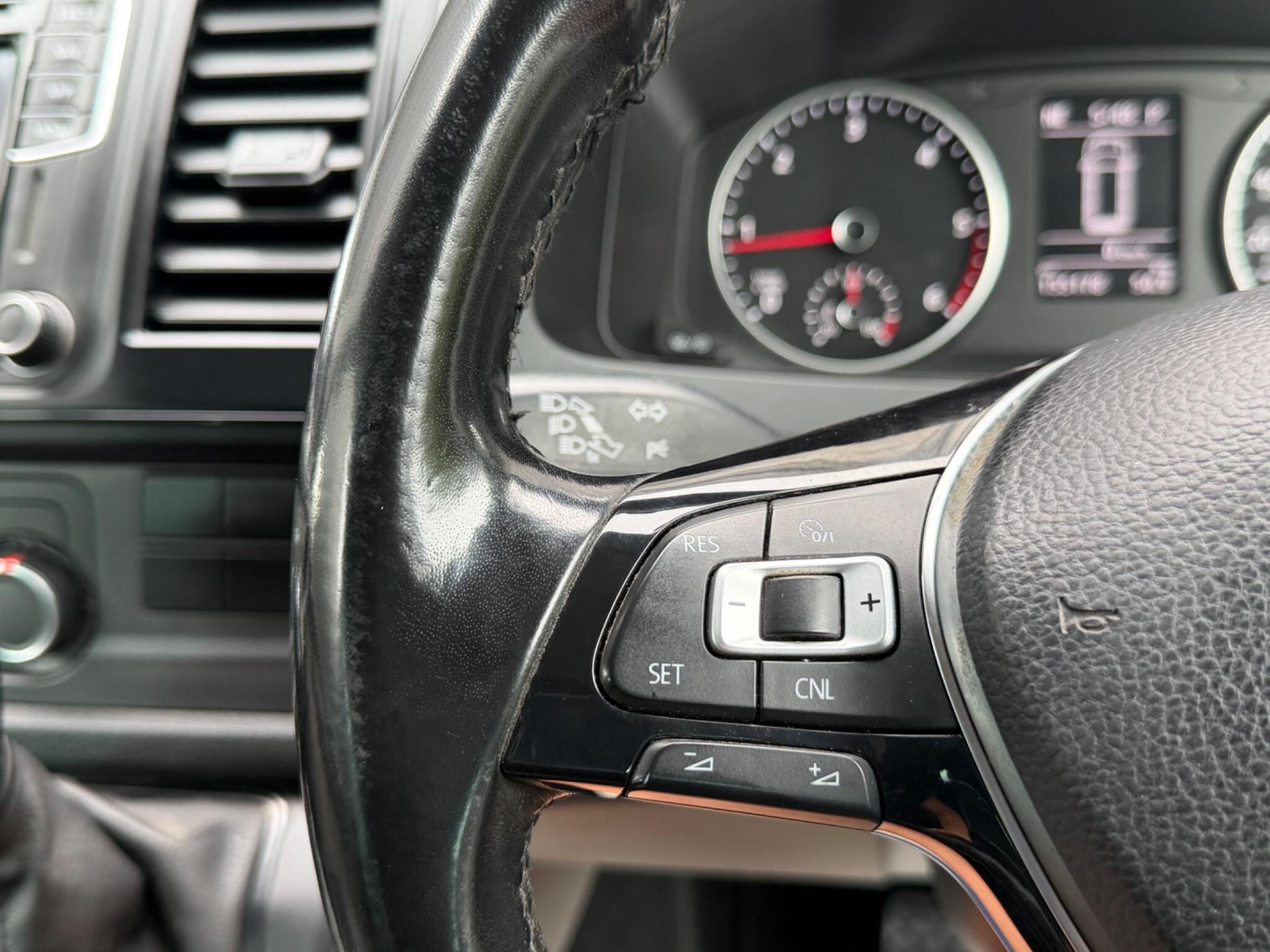 Volkswagen Transporter view 26