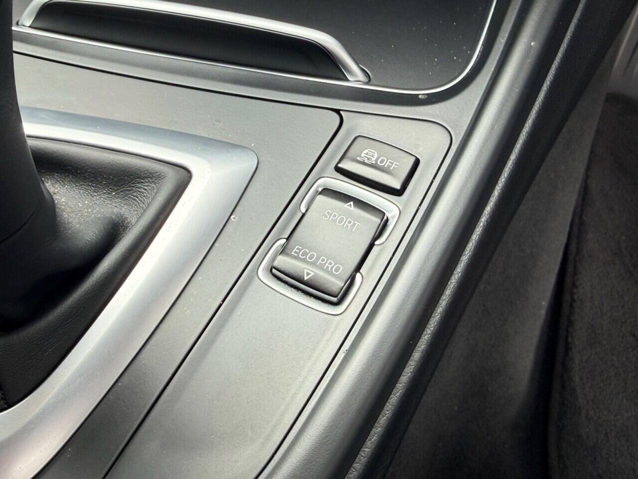 BMW 3 Series view 24
