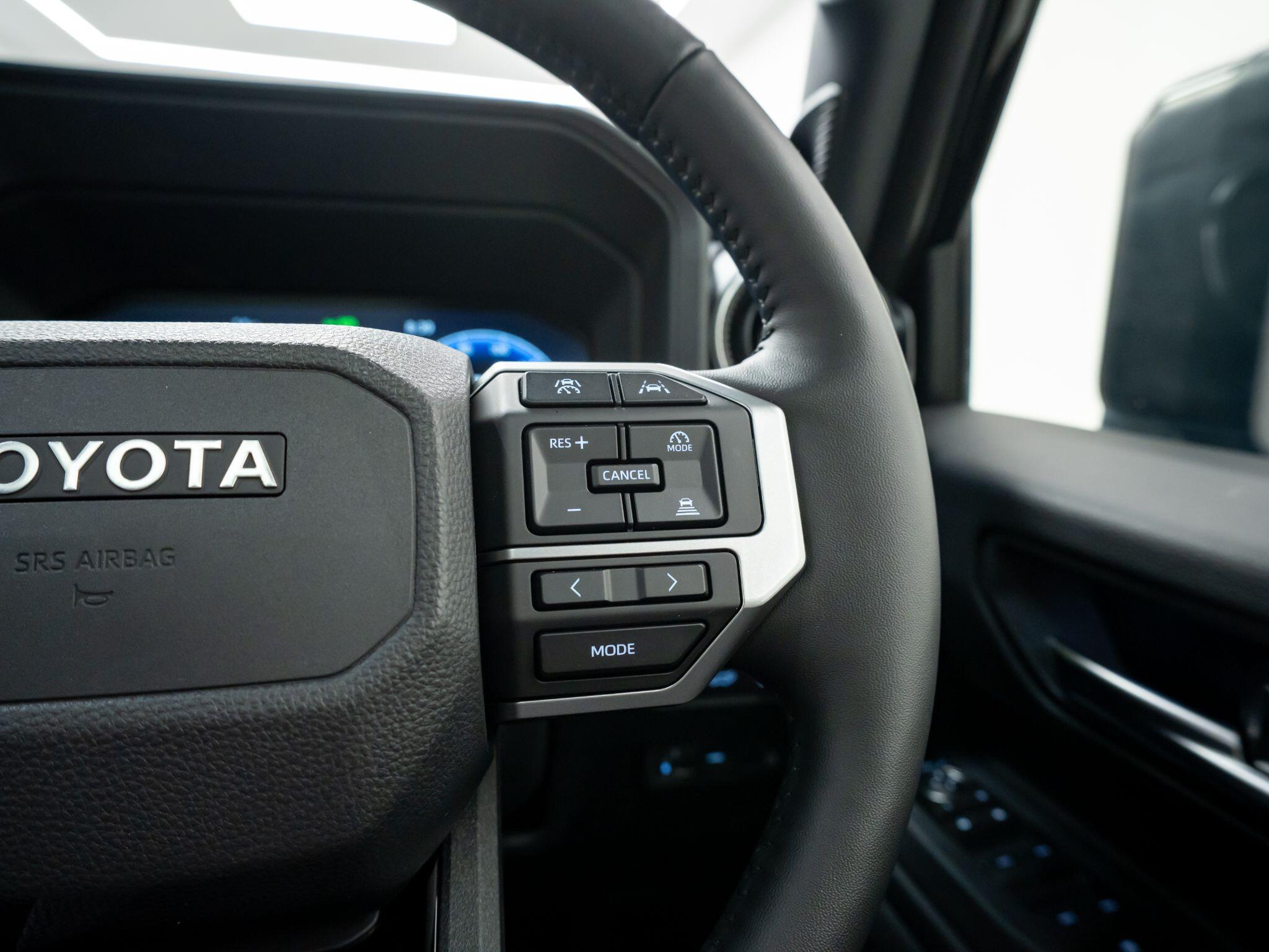 Toyota Land Cruiser view 44