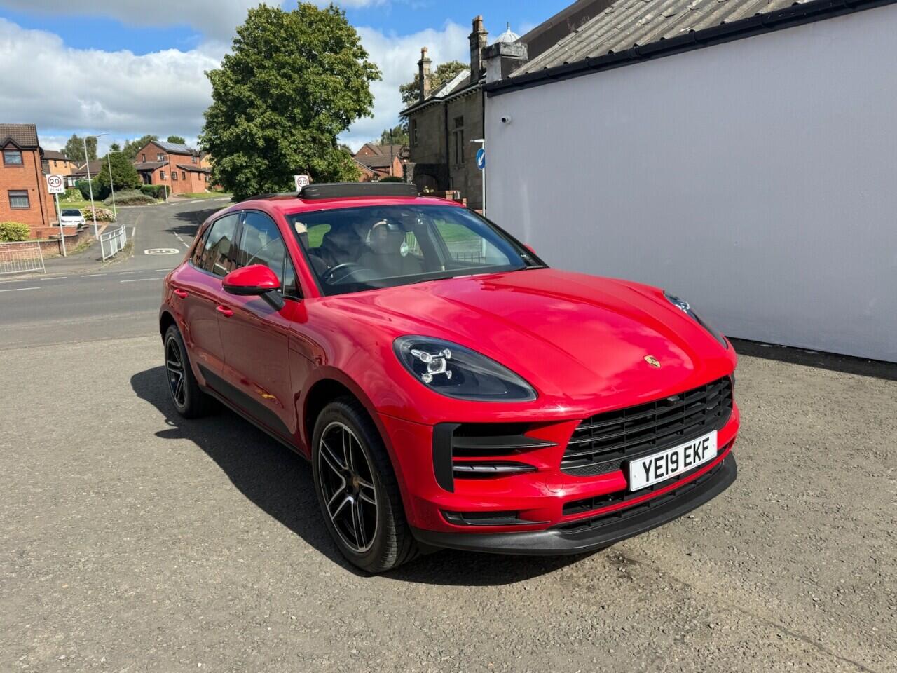 Porsche Macan view 12