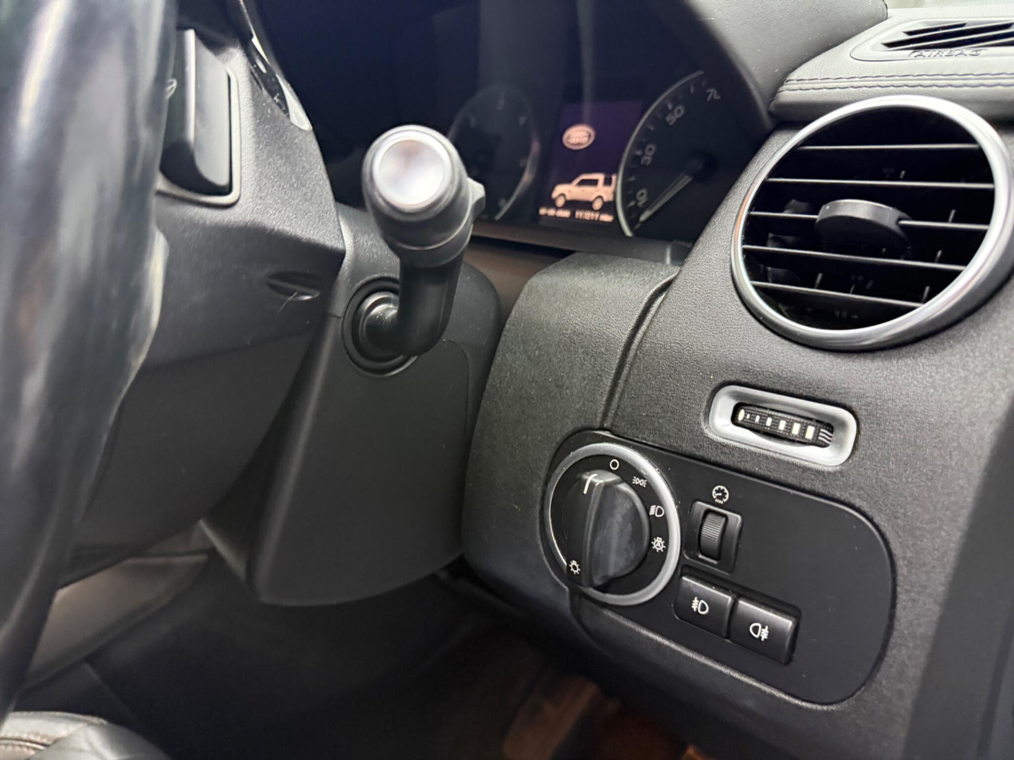Land Rover Discovery 4 view 19