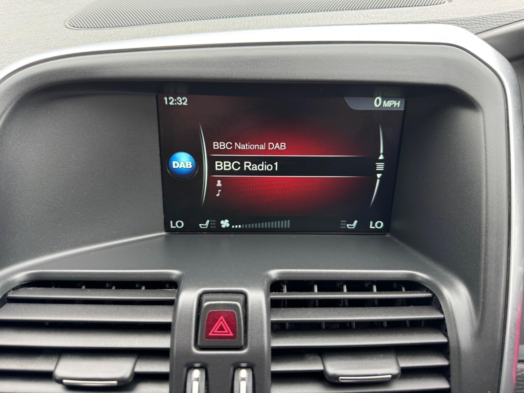 Volvo XC60 view 25