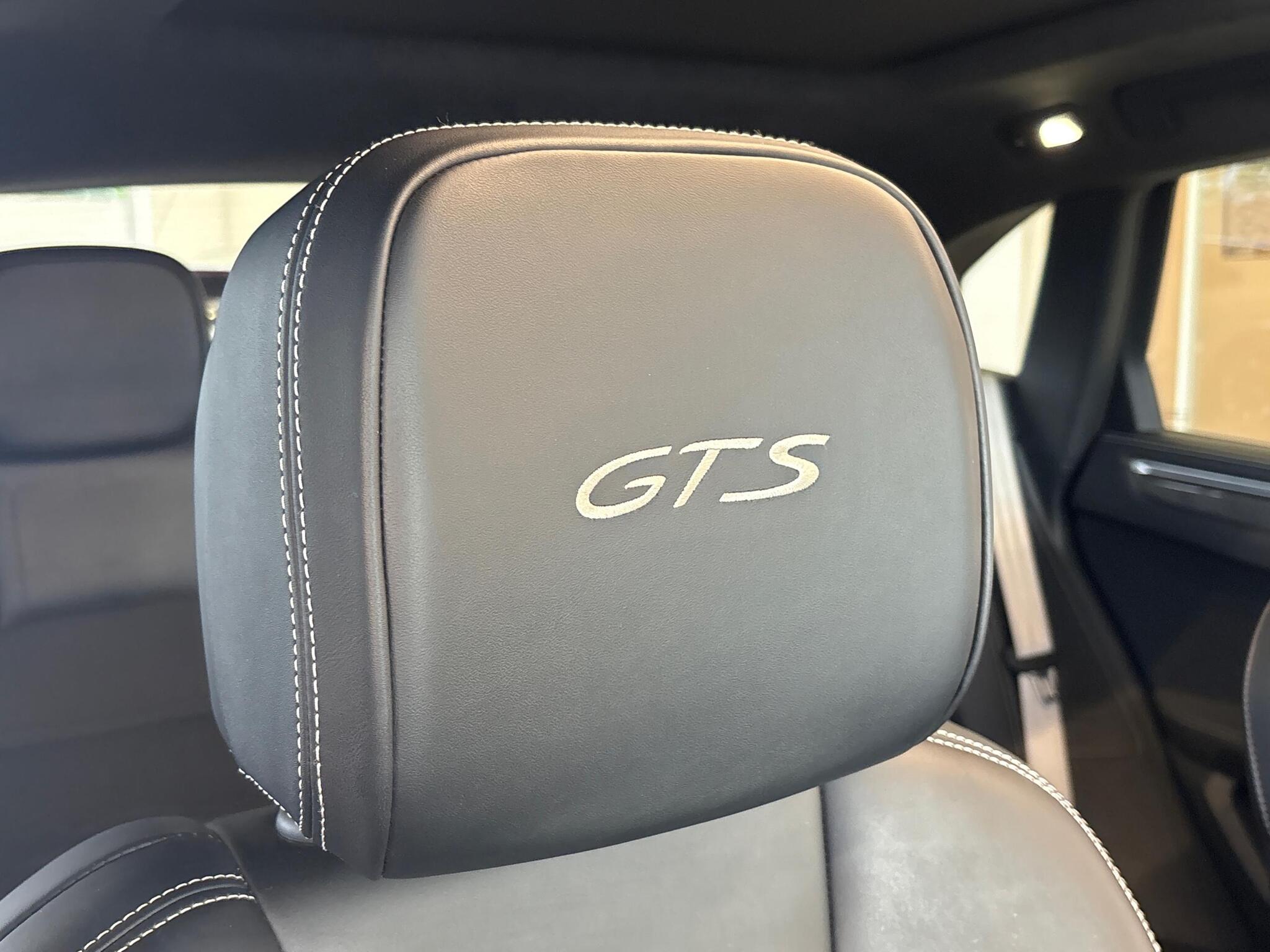 Porsche Macan view 15