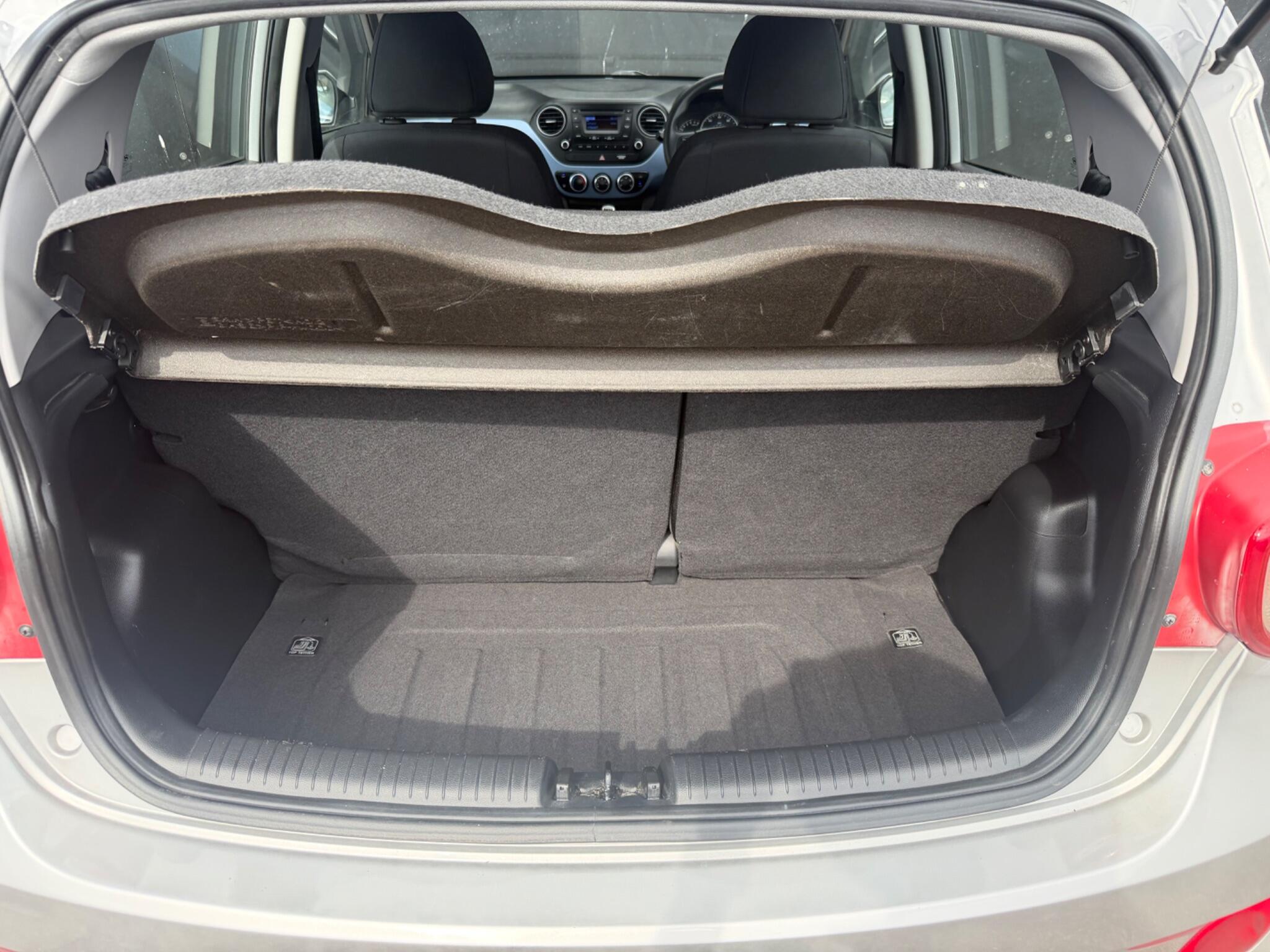 Hyundai I10 view 10
