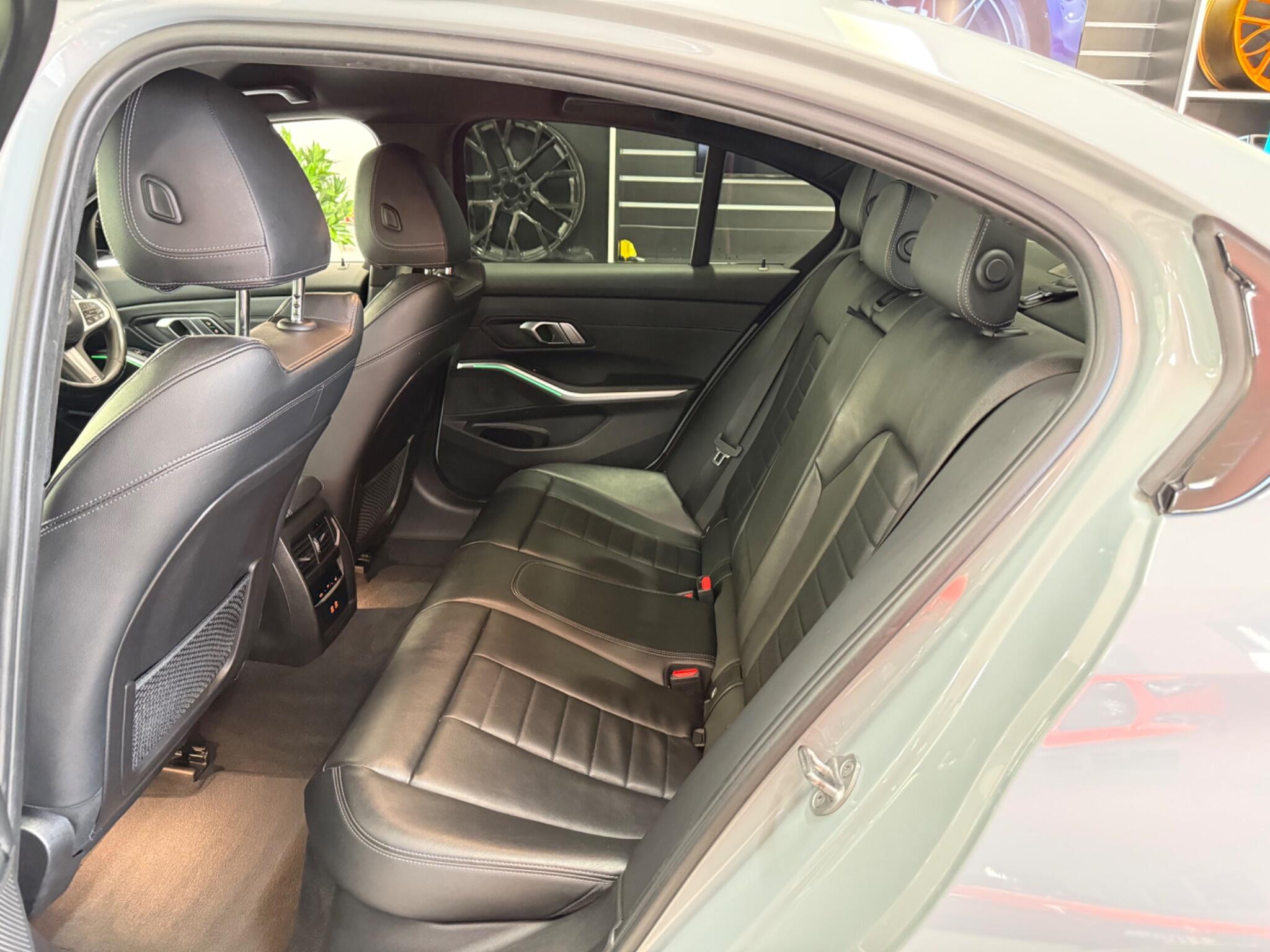 BMW 3 Series view 40