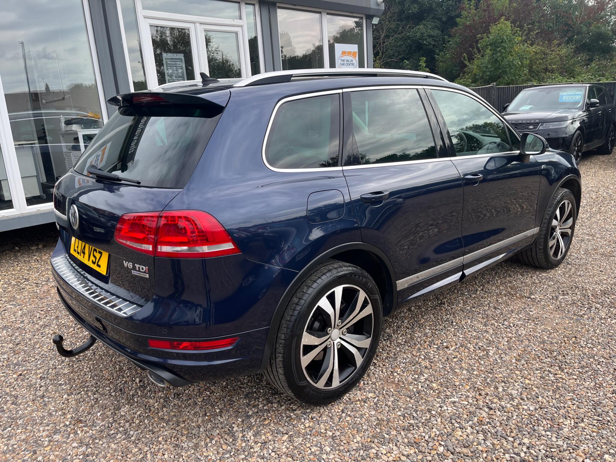 Volkswagen Touareg view 4
