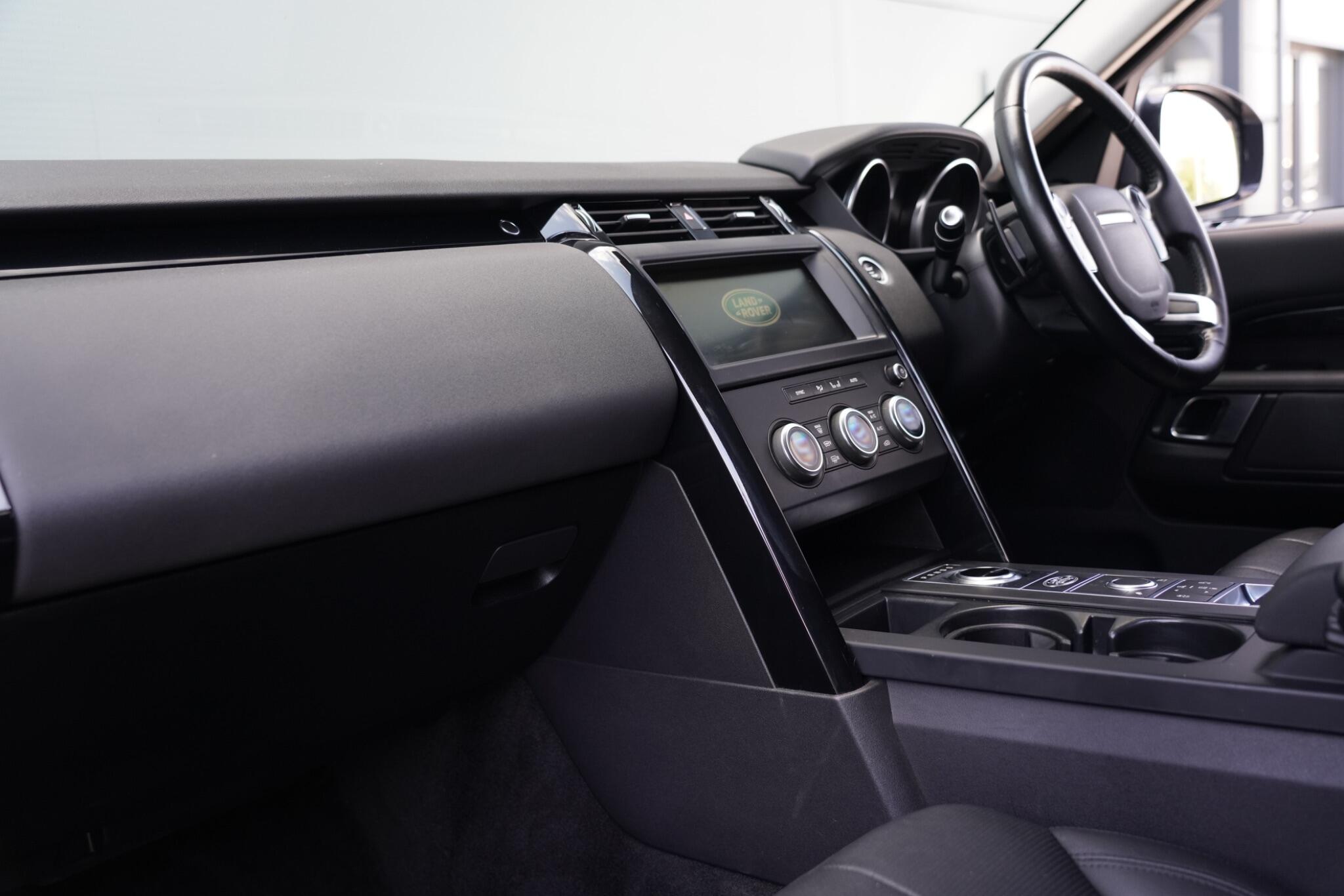 Land Rover Discovery view 13