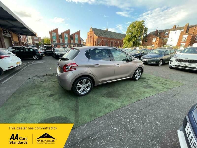 2013 Peugeot 208 image 13