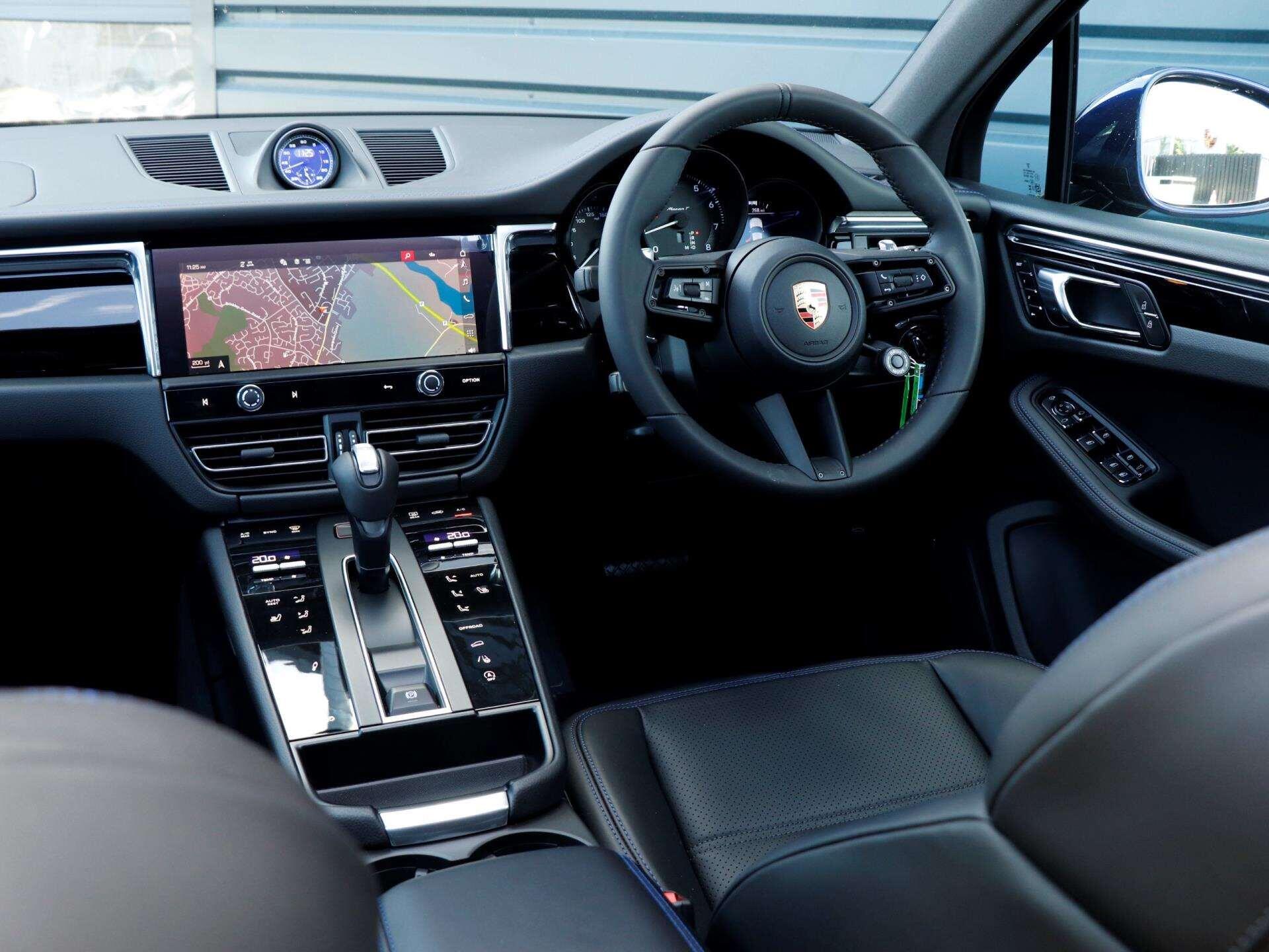 Porsche Macan view 11