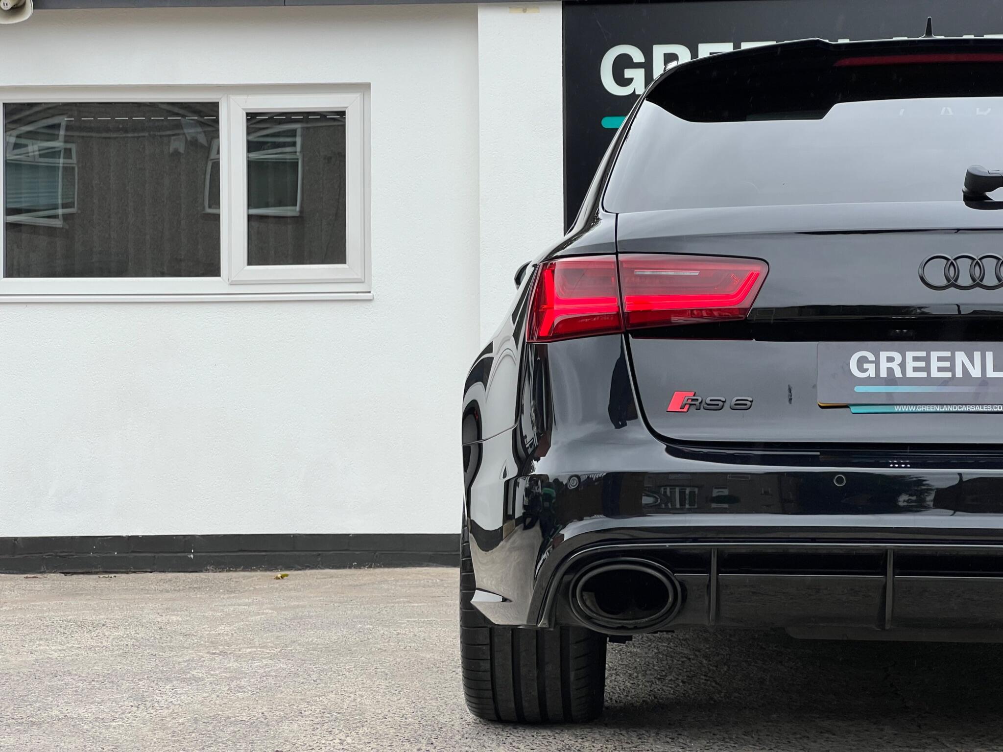 Audi RS6 view 28