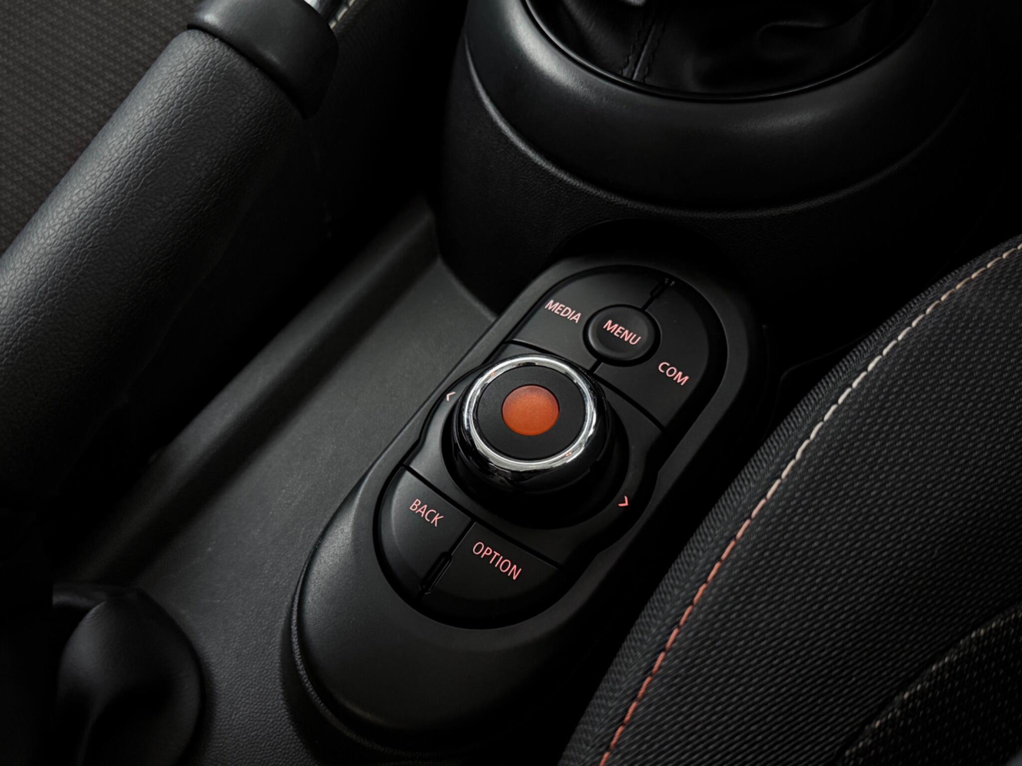 Mini Hatch view 21
