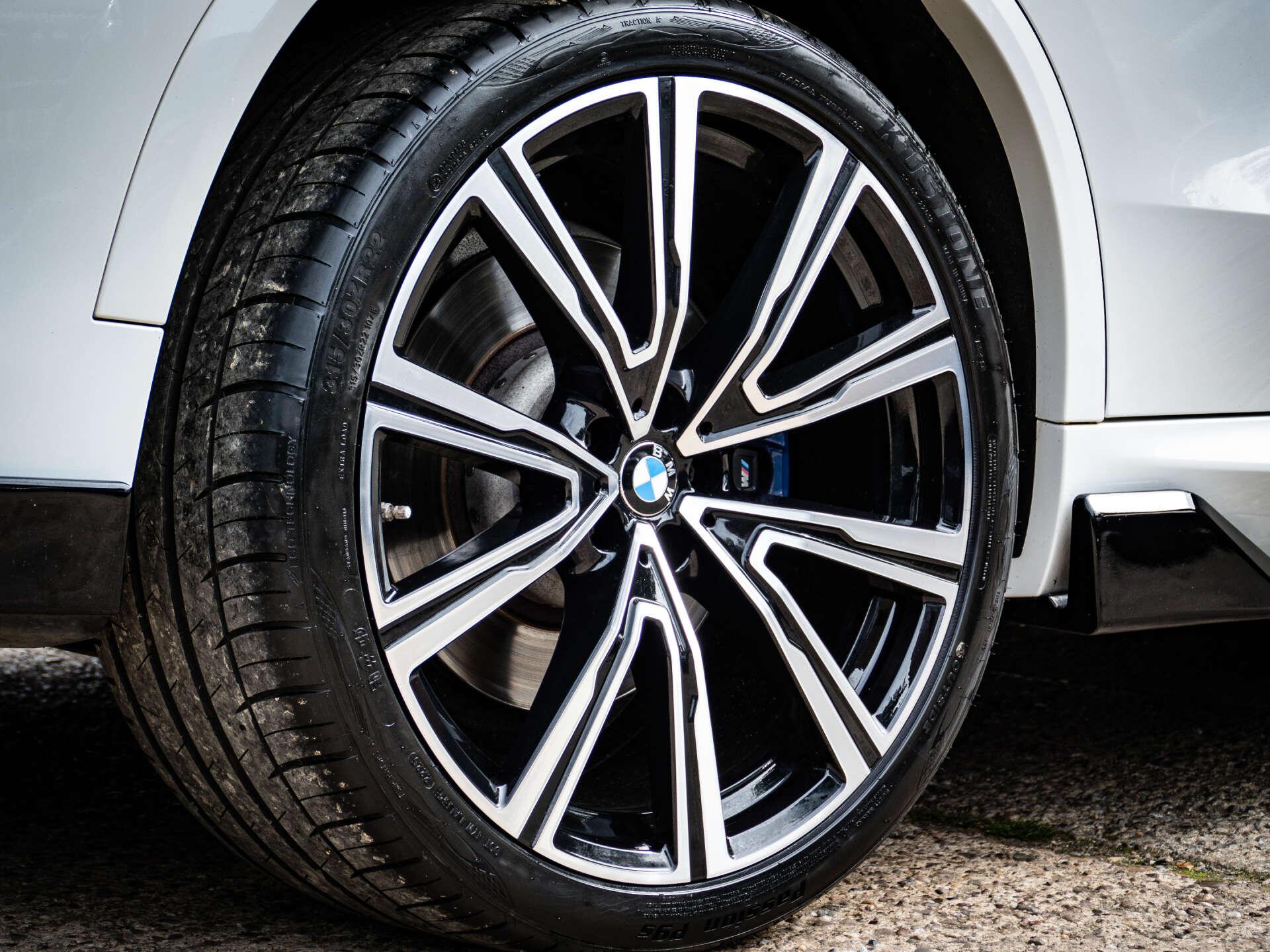 BMW X5 view 3
