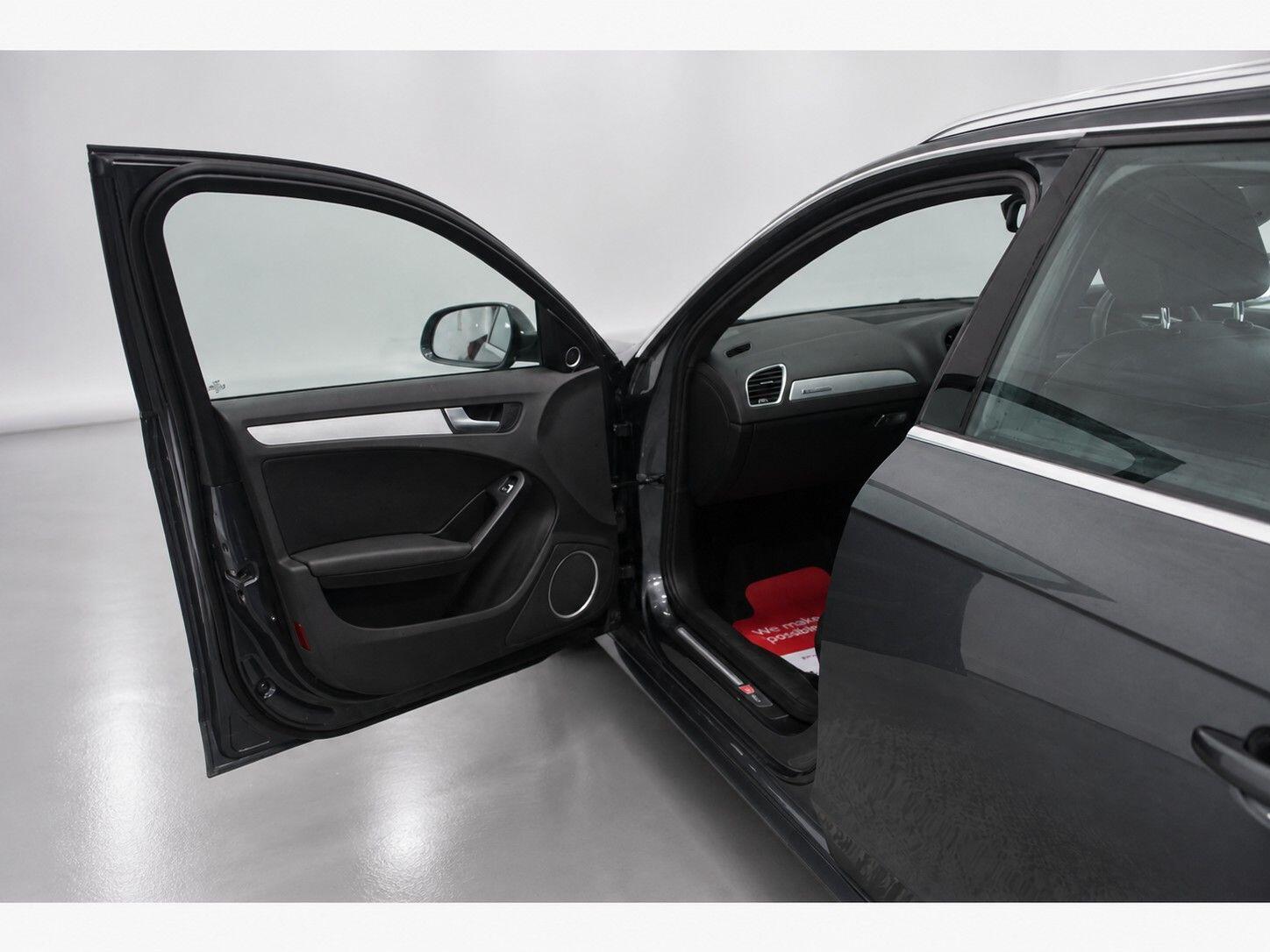 Audi A4 view 27