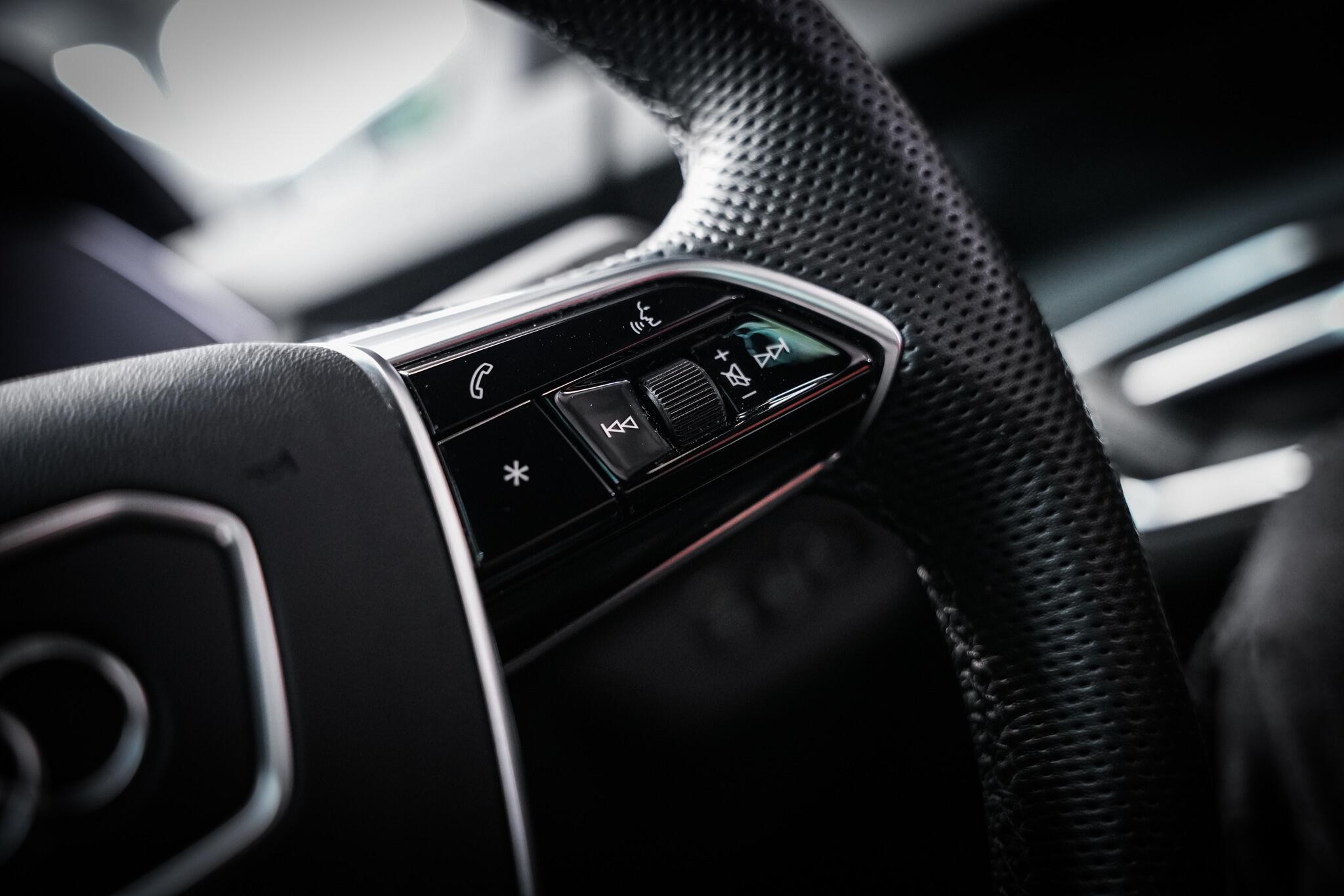 Audi e-tron GT view 50