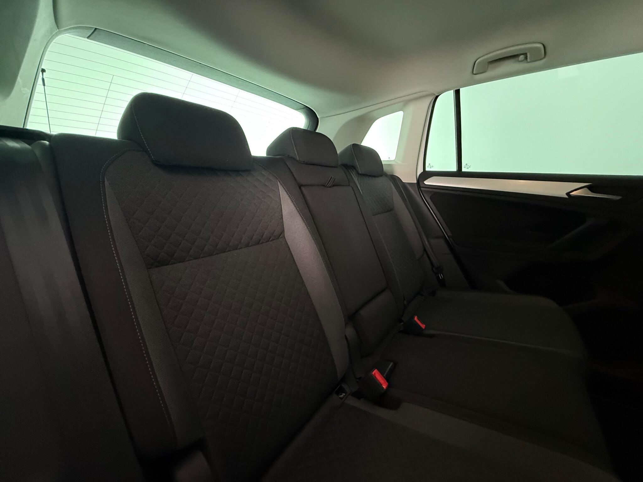 Volkswagen Tiguan view 32