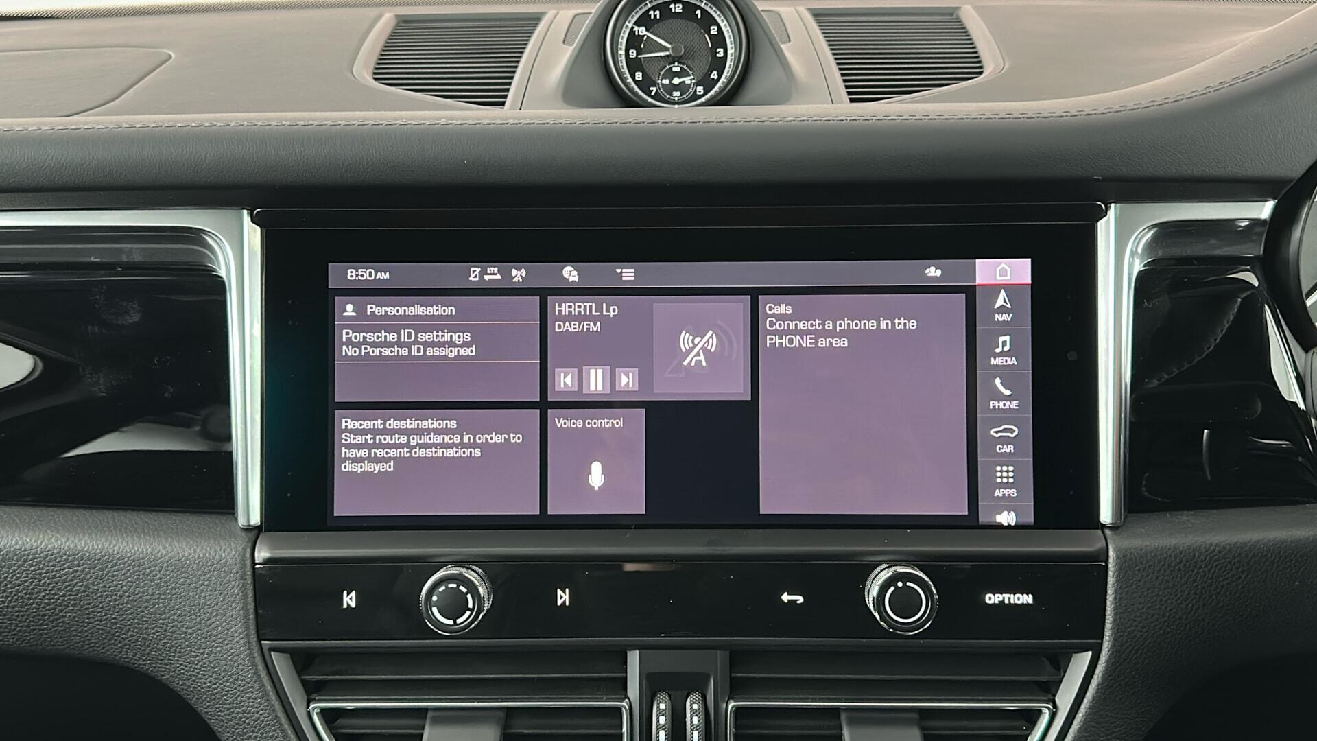 Porsche Macan view 22