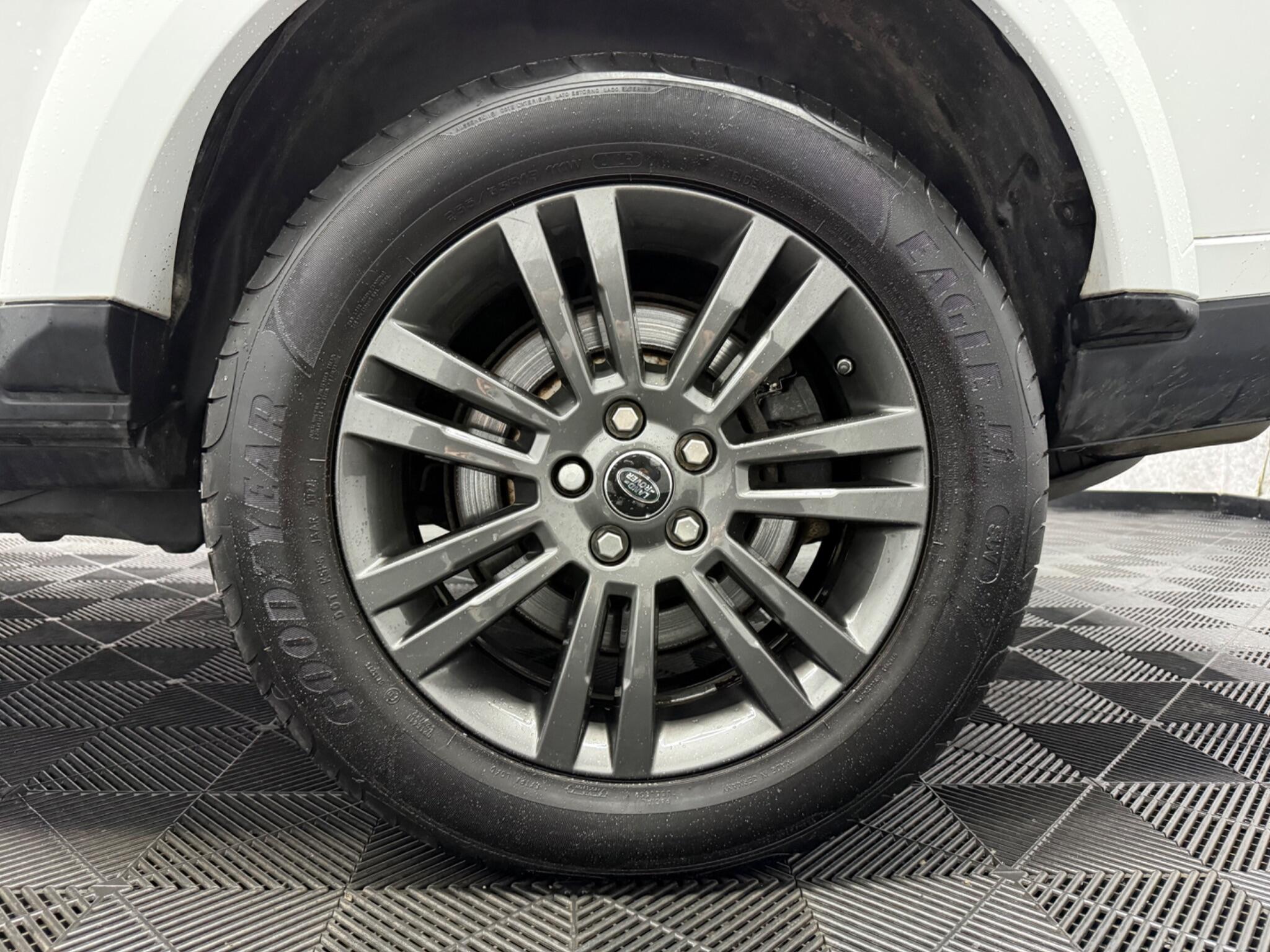 Land Rover Discovery 4 view 29