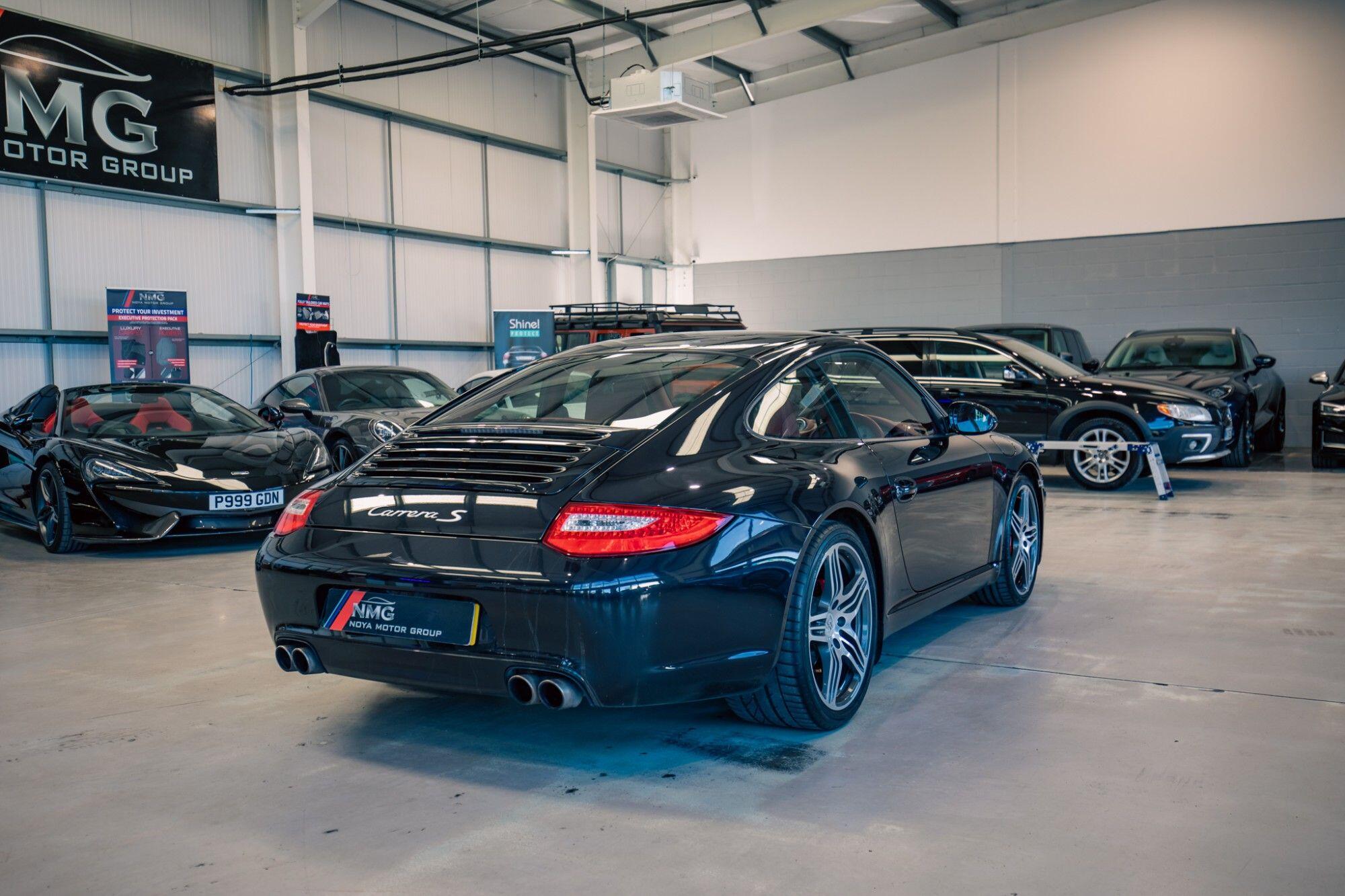 Porsche 911 view 46