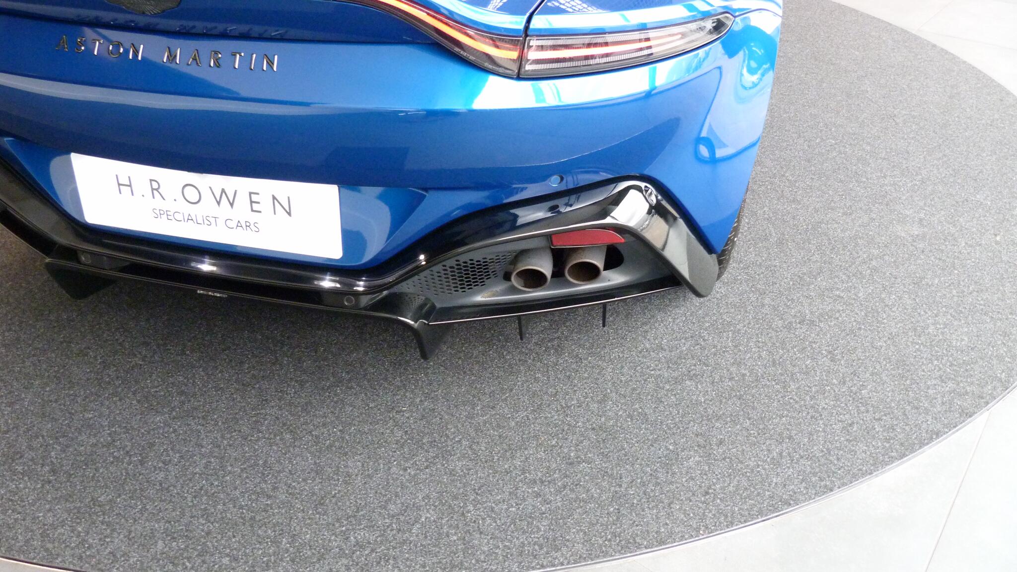 Aston Martin Vantage view 41