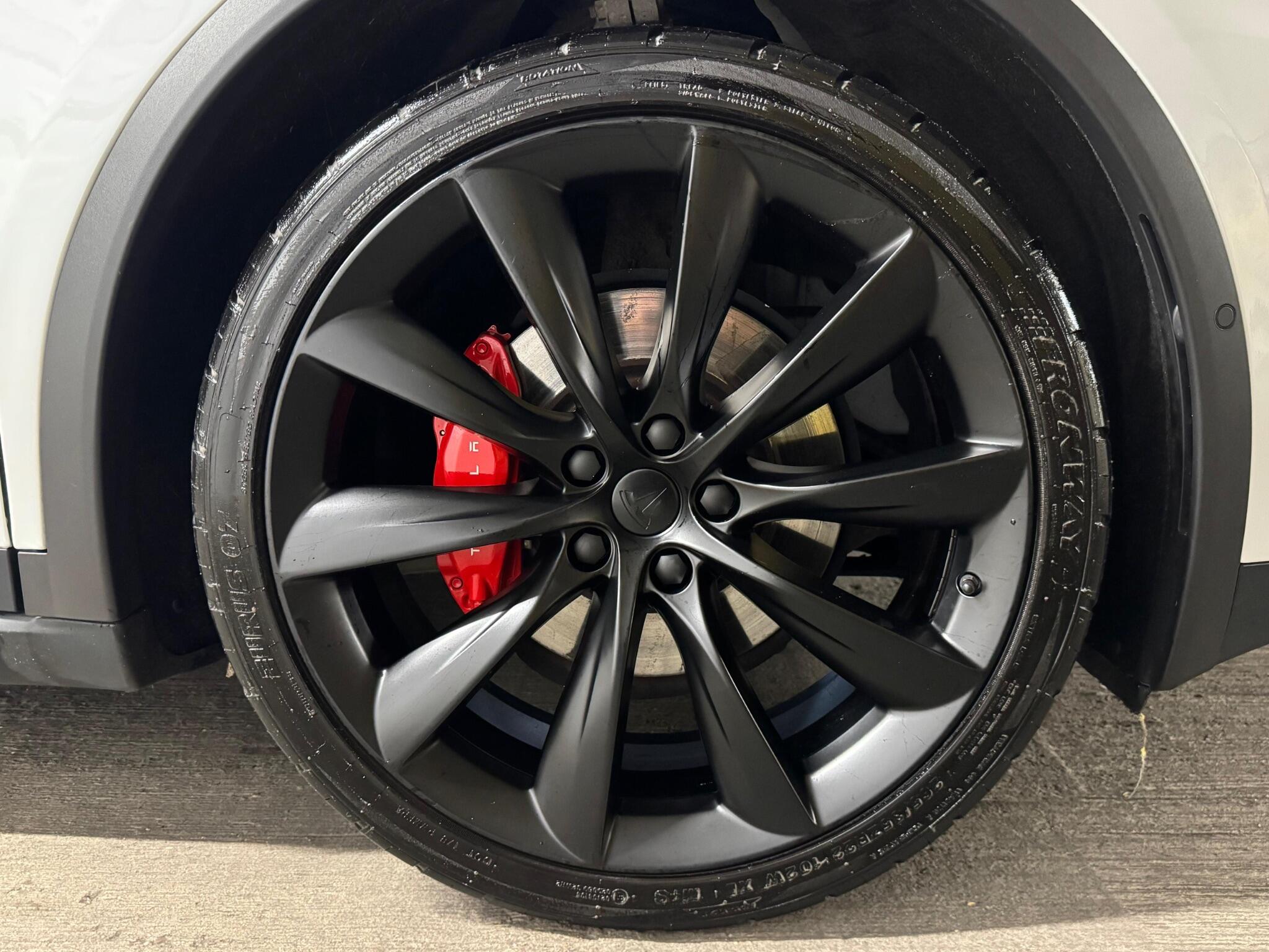 Tesla Model X view 28