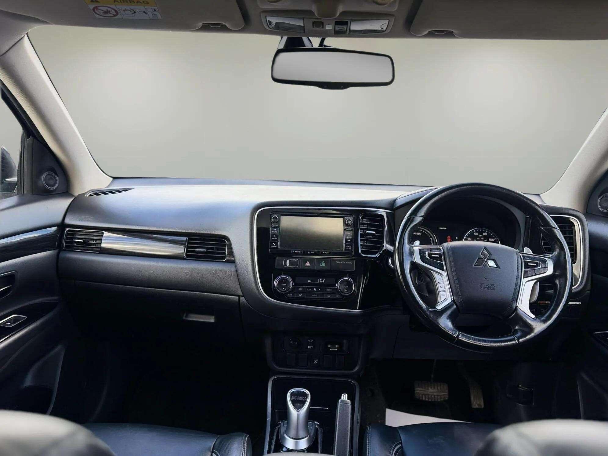 Mitsubishi Outlander view 32