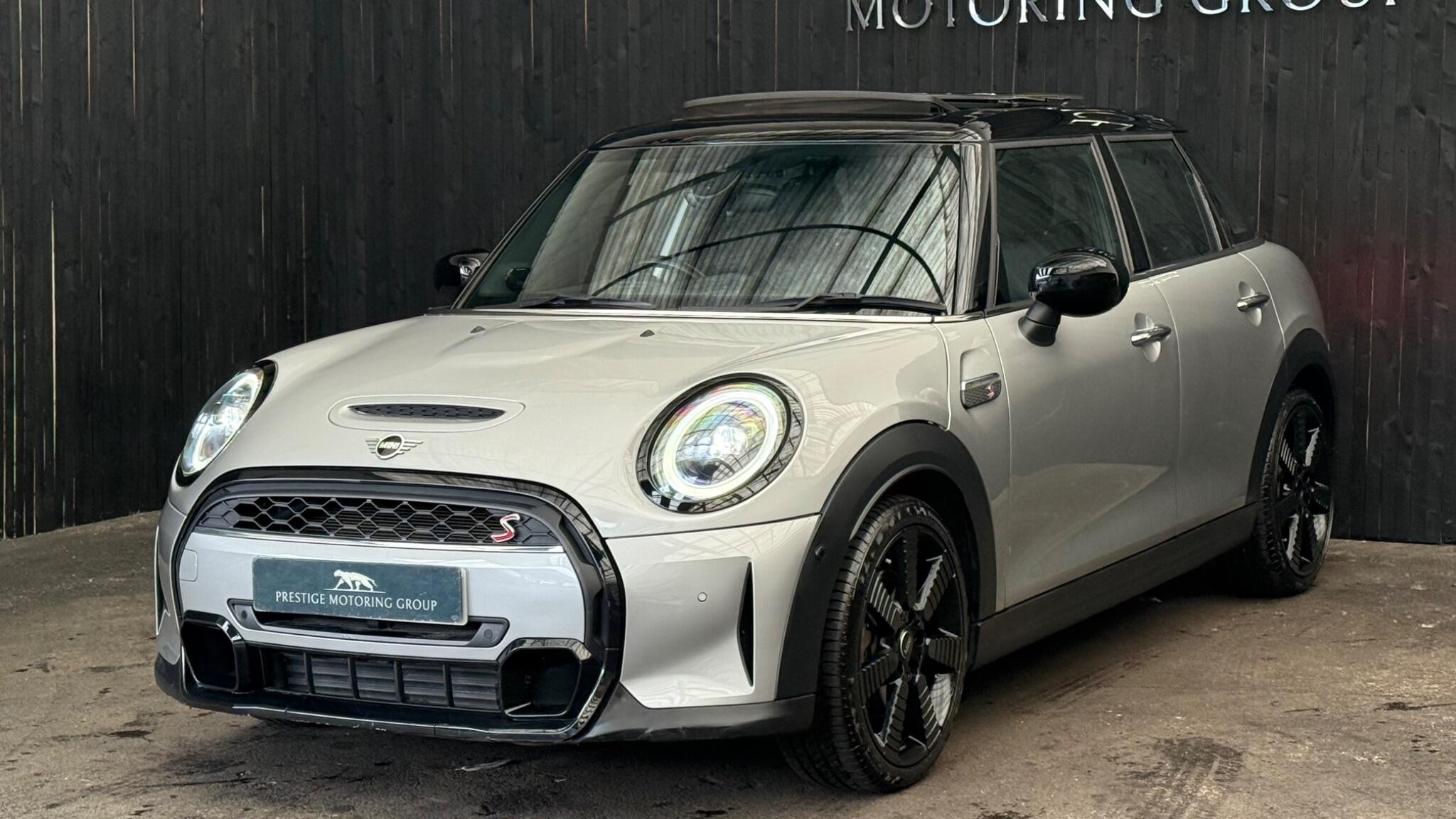 Mini Hatch view 6