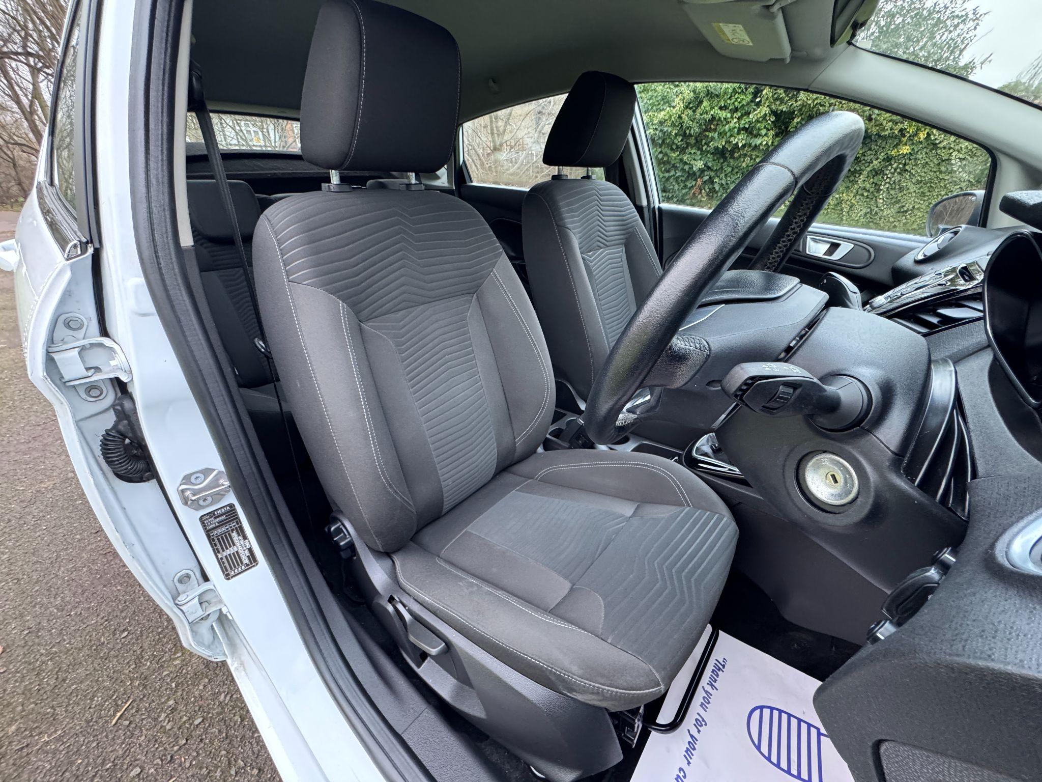 2016 Ford Fiesta image 19