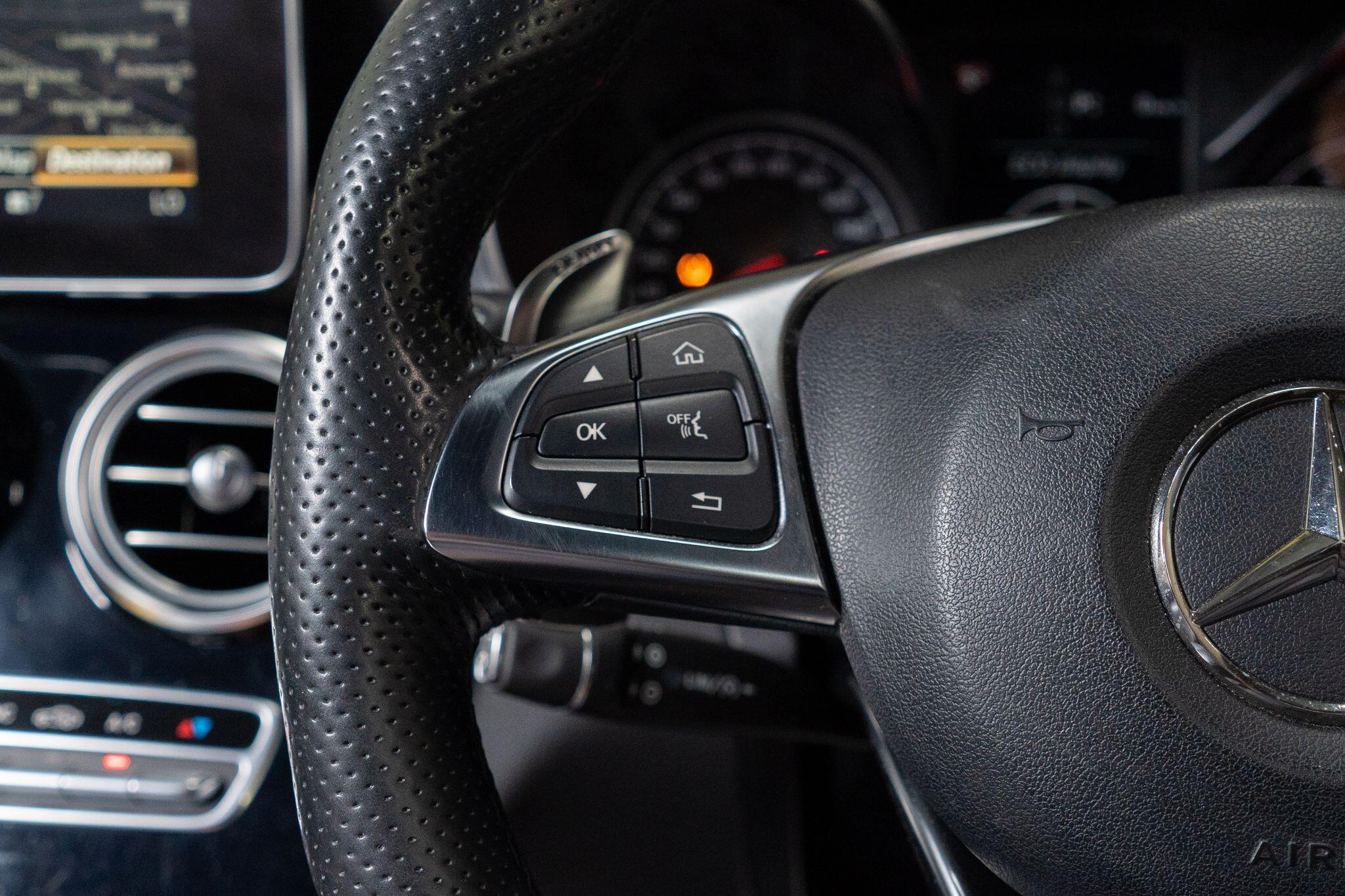 Mercedes-Benz C-Class view 22