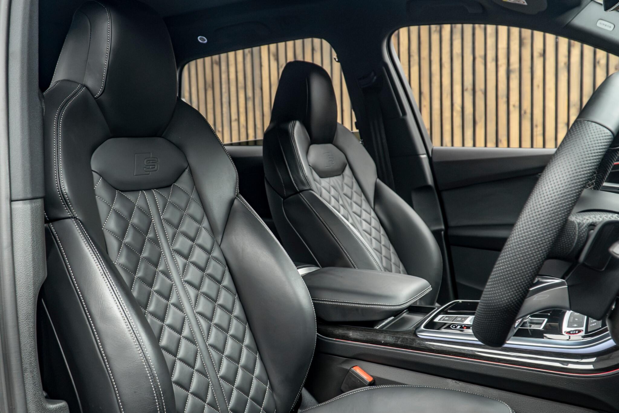 Audi SQ7 view 2