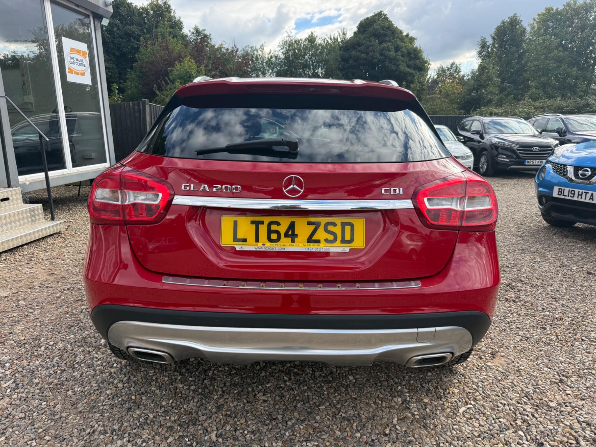 Mercedes-Benz GLA view 4