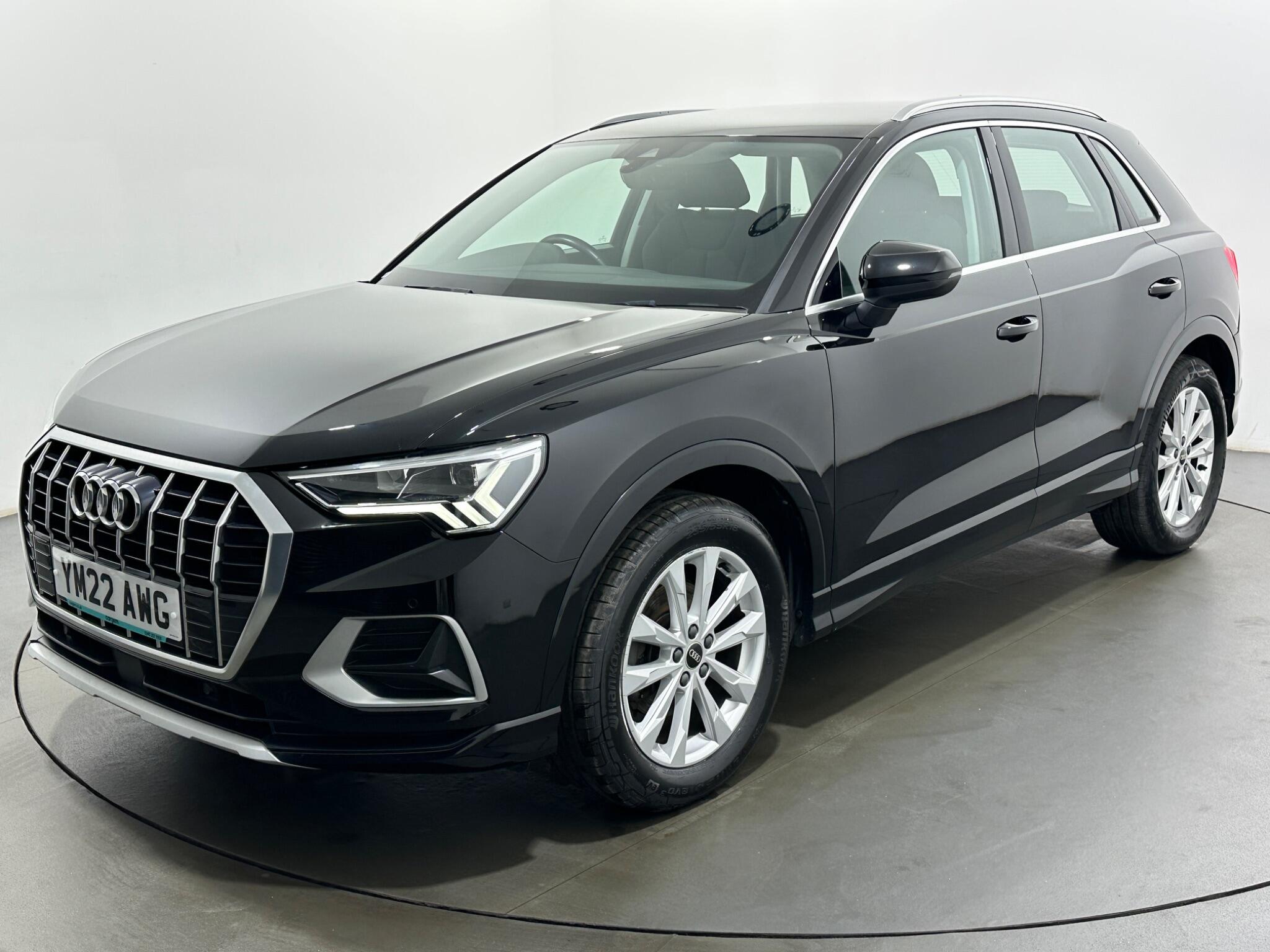 Audi Q3 view 54
