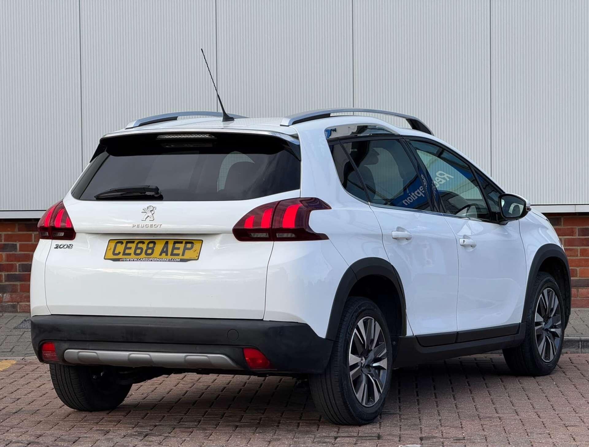 Peugeot 2008 view 11