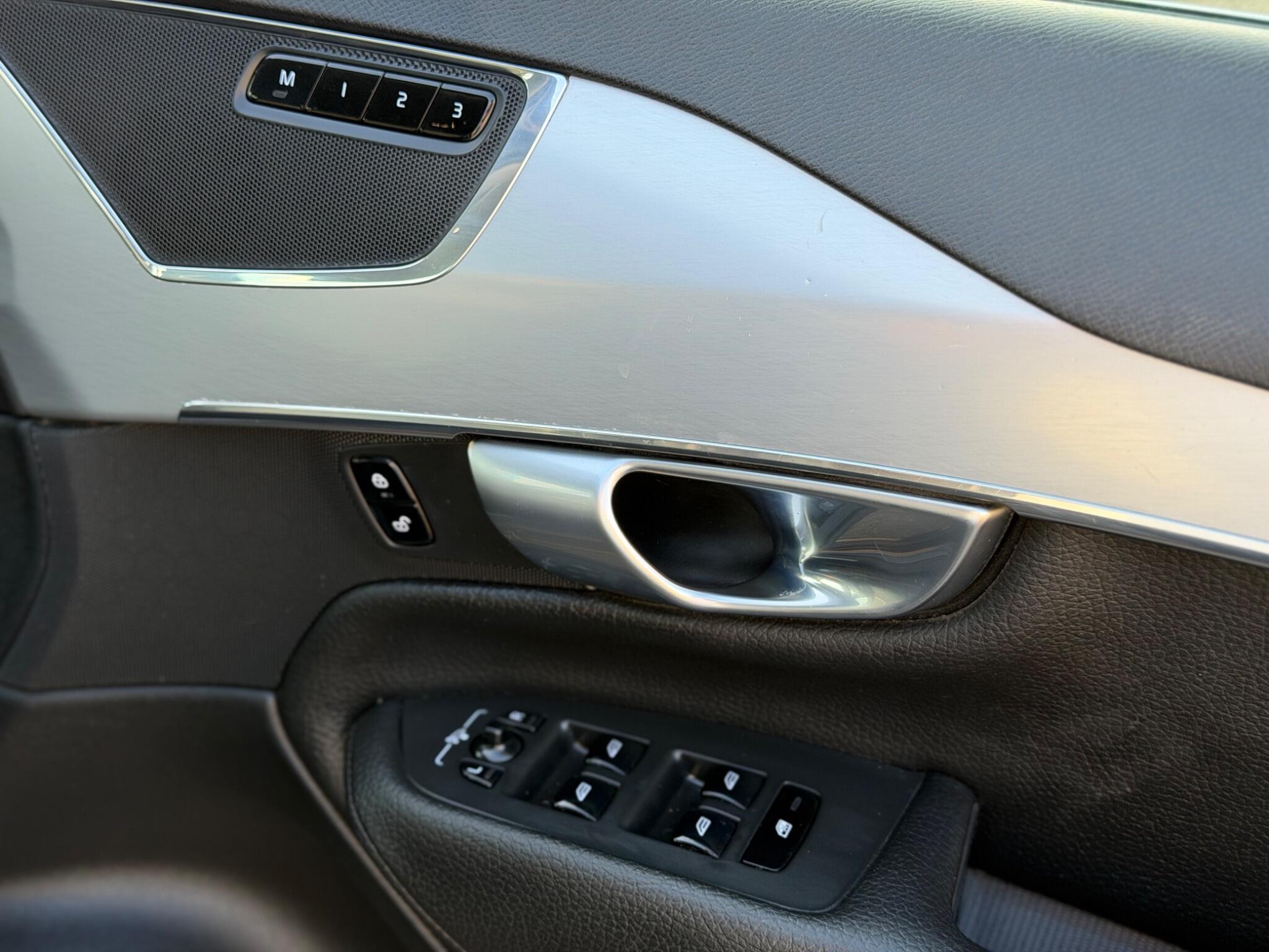 Volvo XC90 view 30
