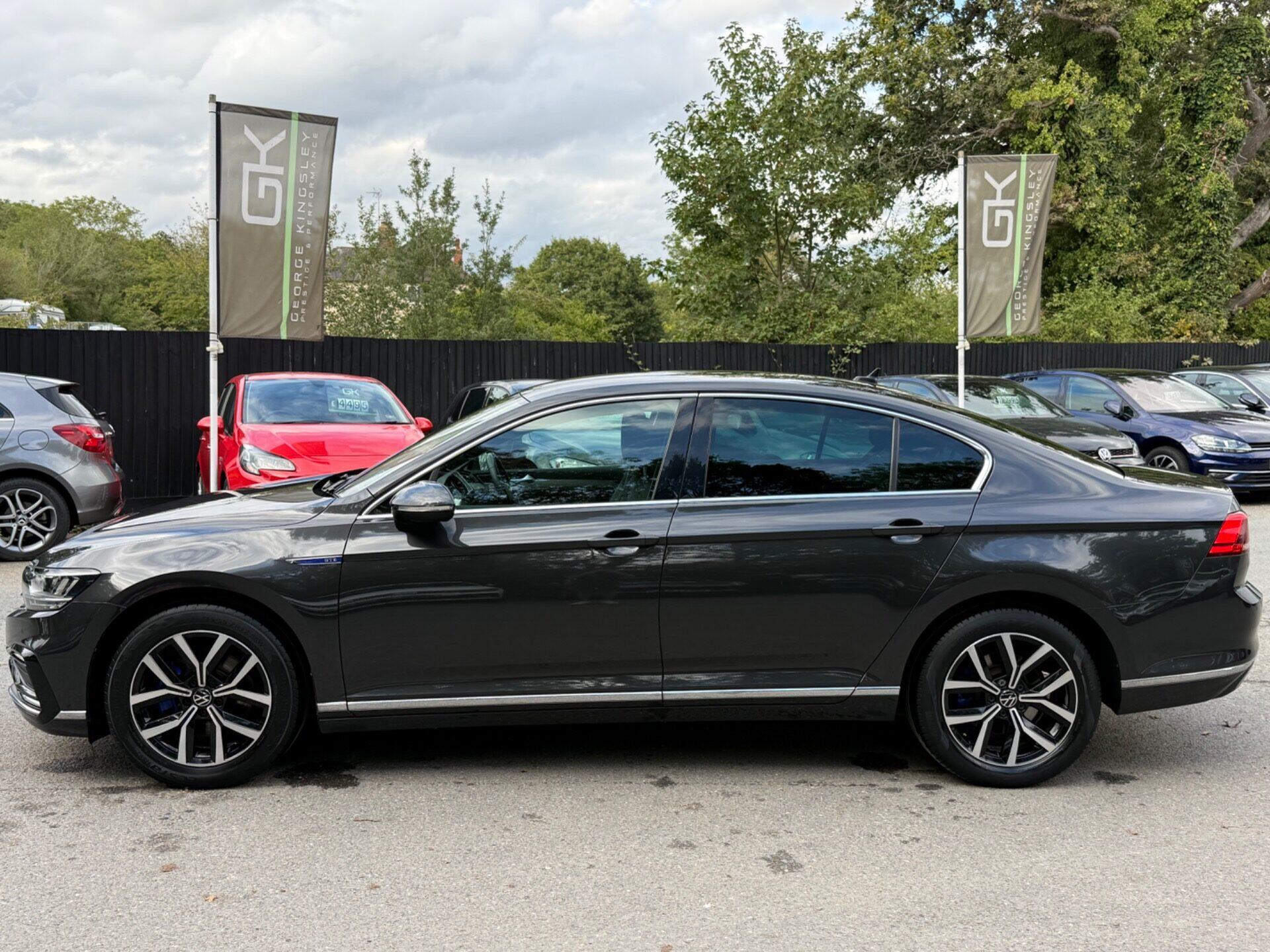 Volkswagen Passat view 9
