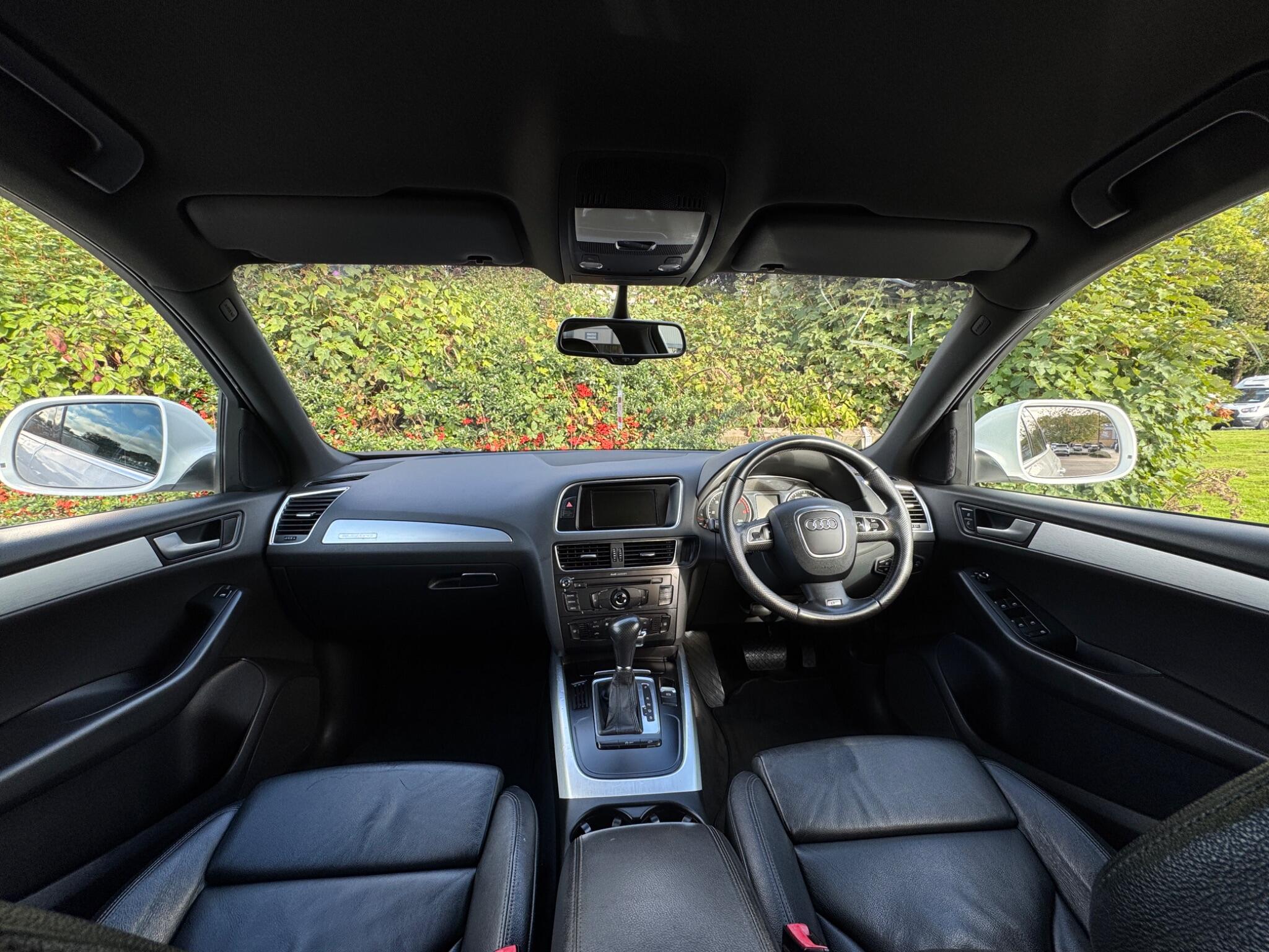 Audi Q5 view 10