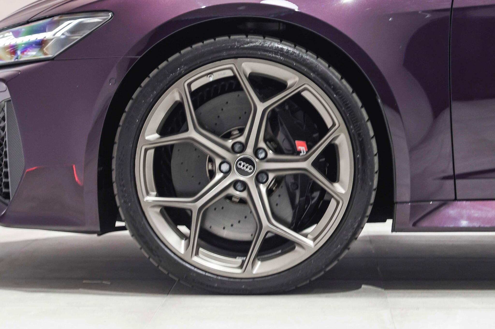 Audi RS6 Avant view 4