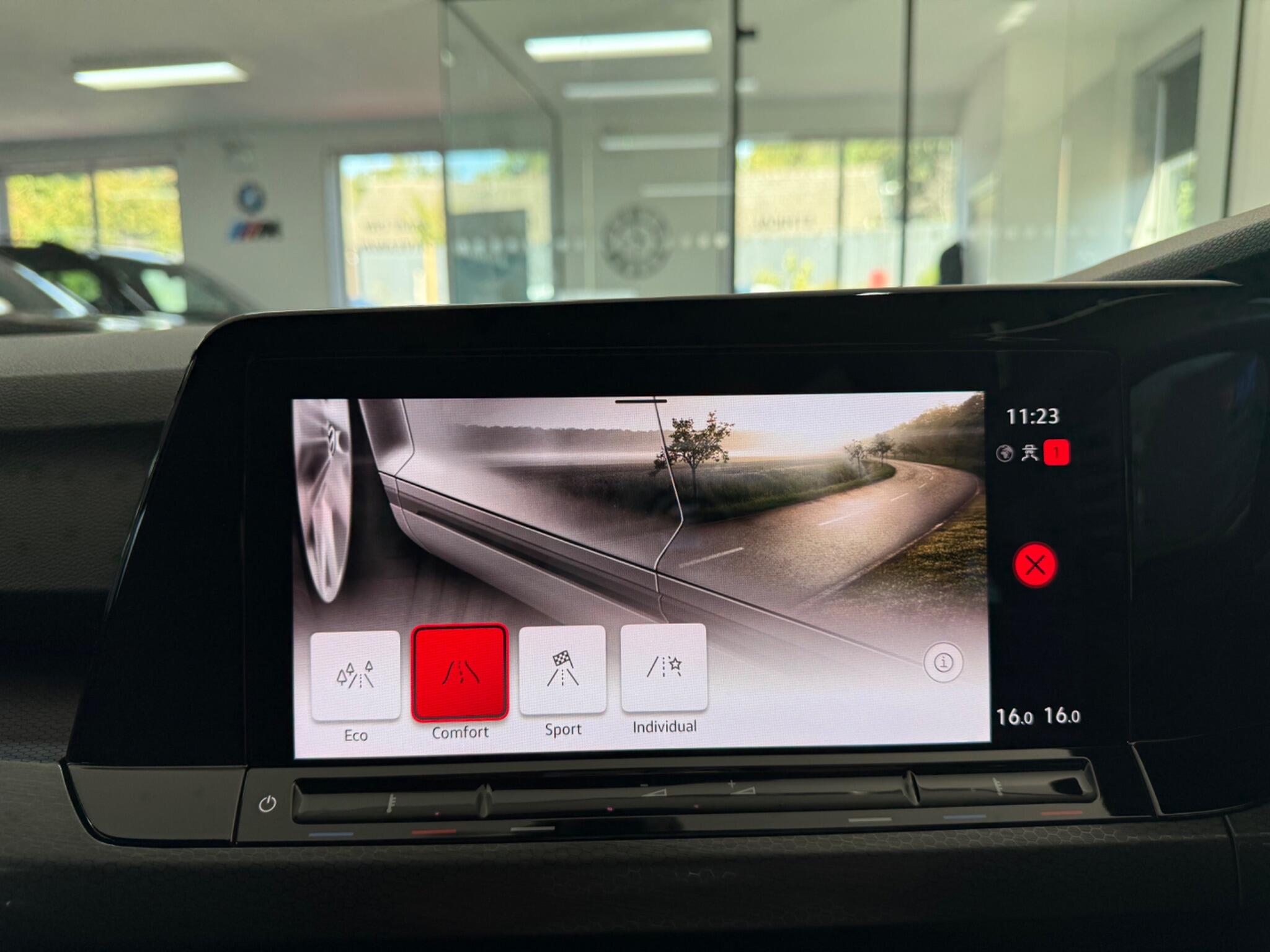 Volkswagen Golf view 33