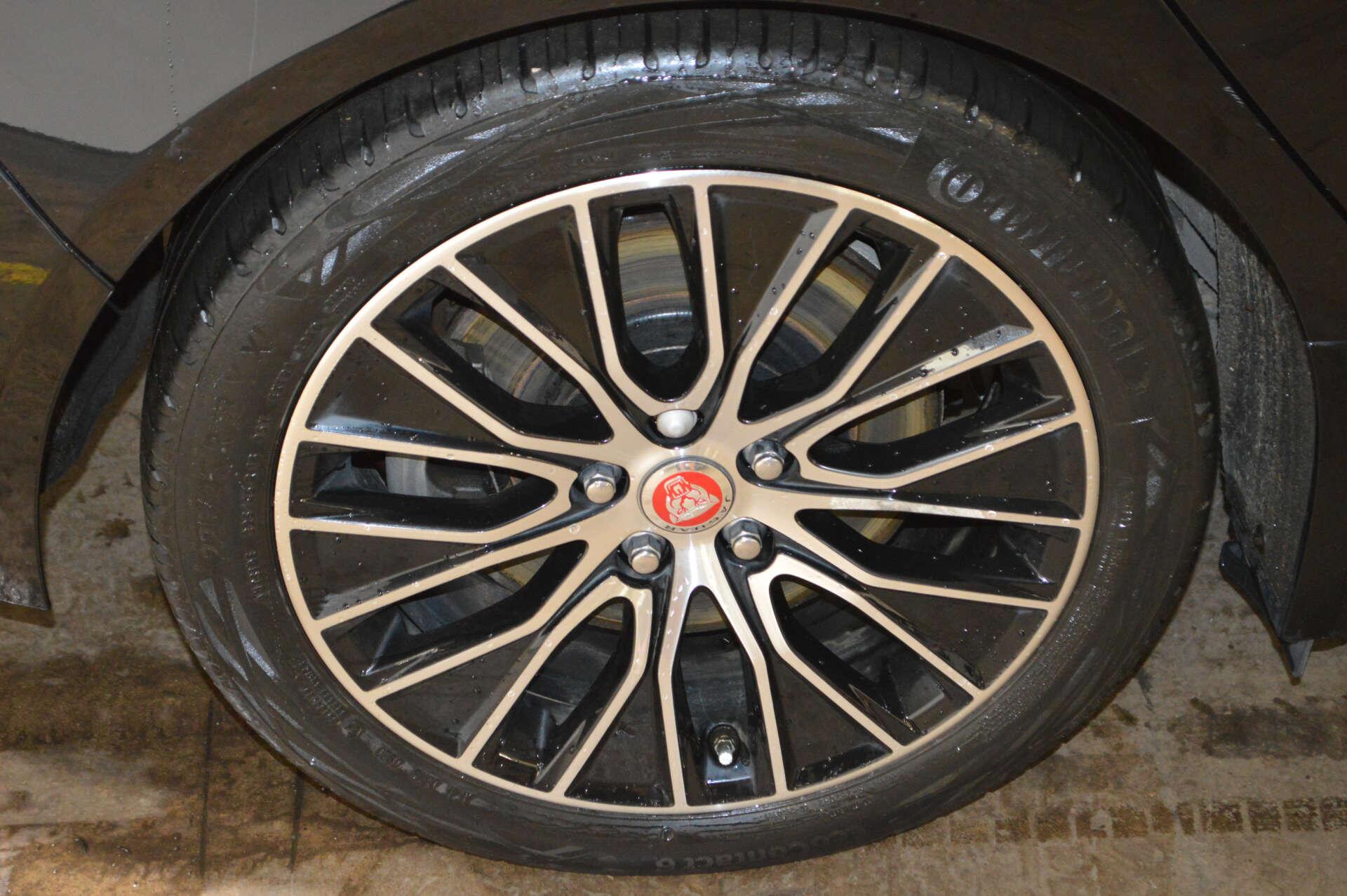 Jaguar Xe view 52