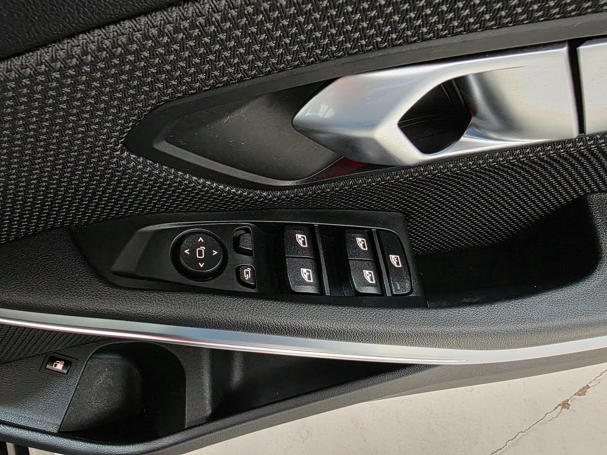 BMW 3 Series view 15