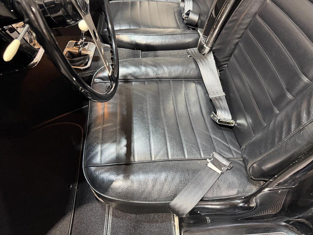 Chevrolet Corvette view 37