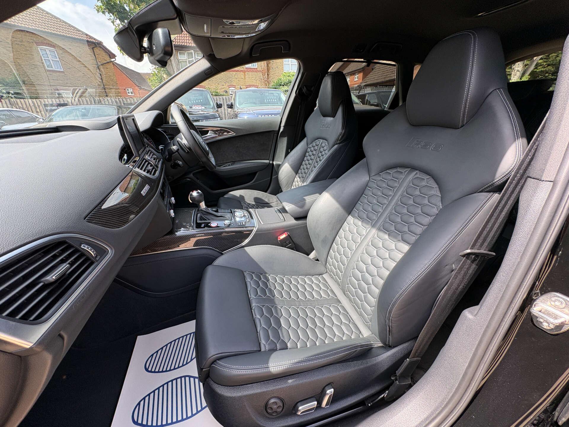 Audi RS6 Avant view 35