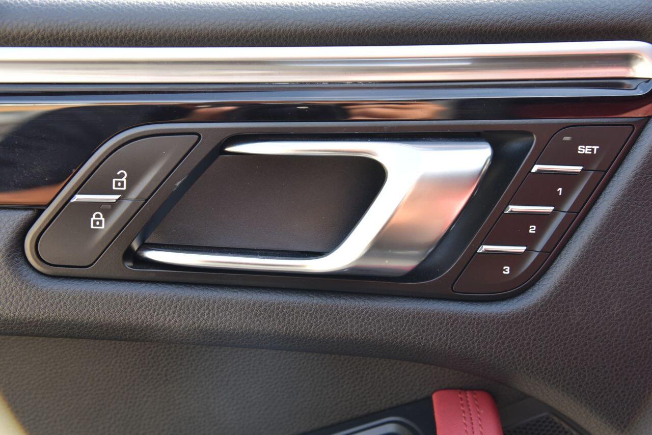 Porsche Macan view 49