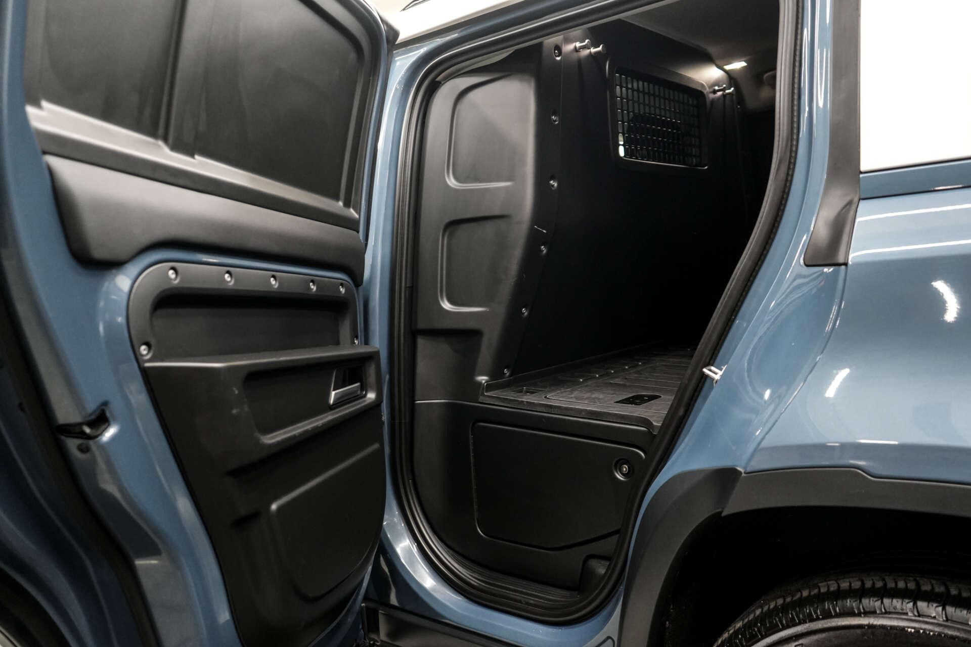 Land Rover Defender view 27