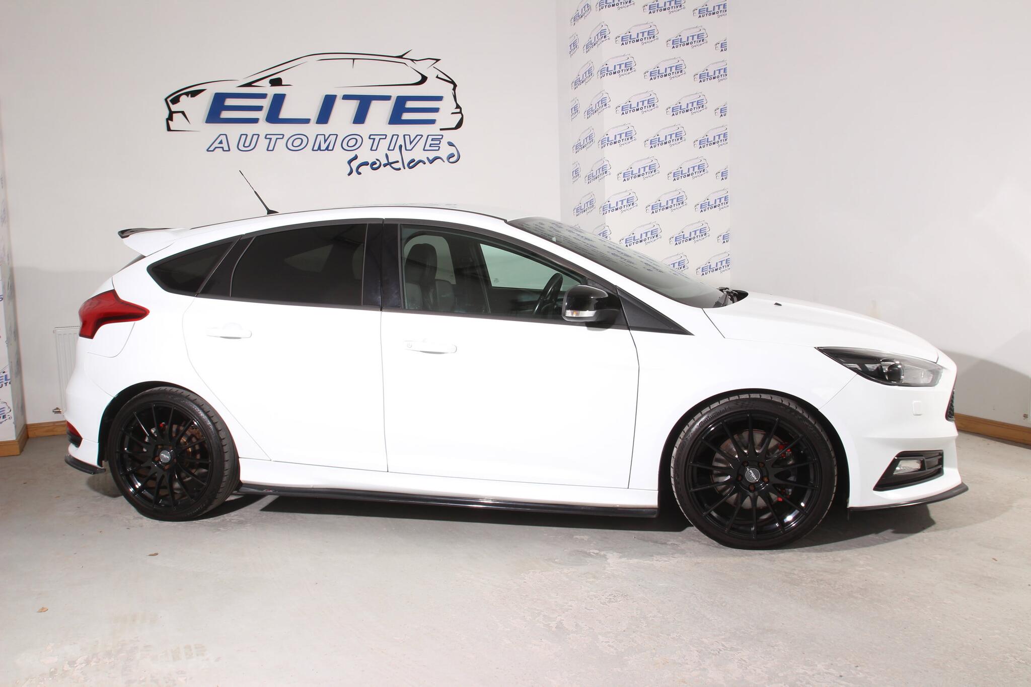 Ford Focus view 2
