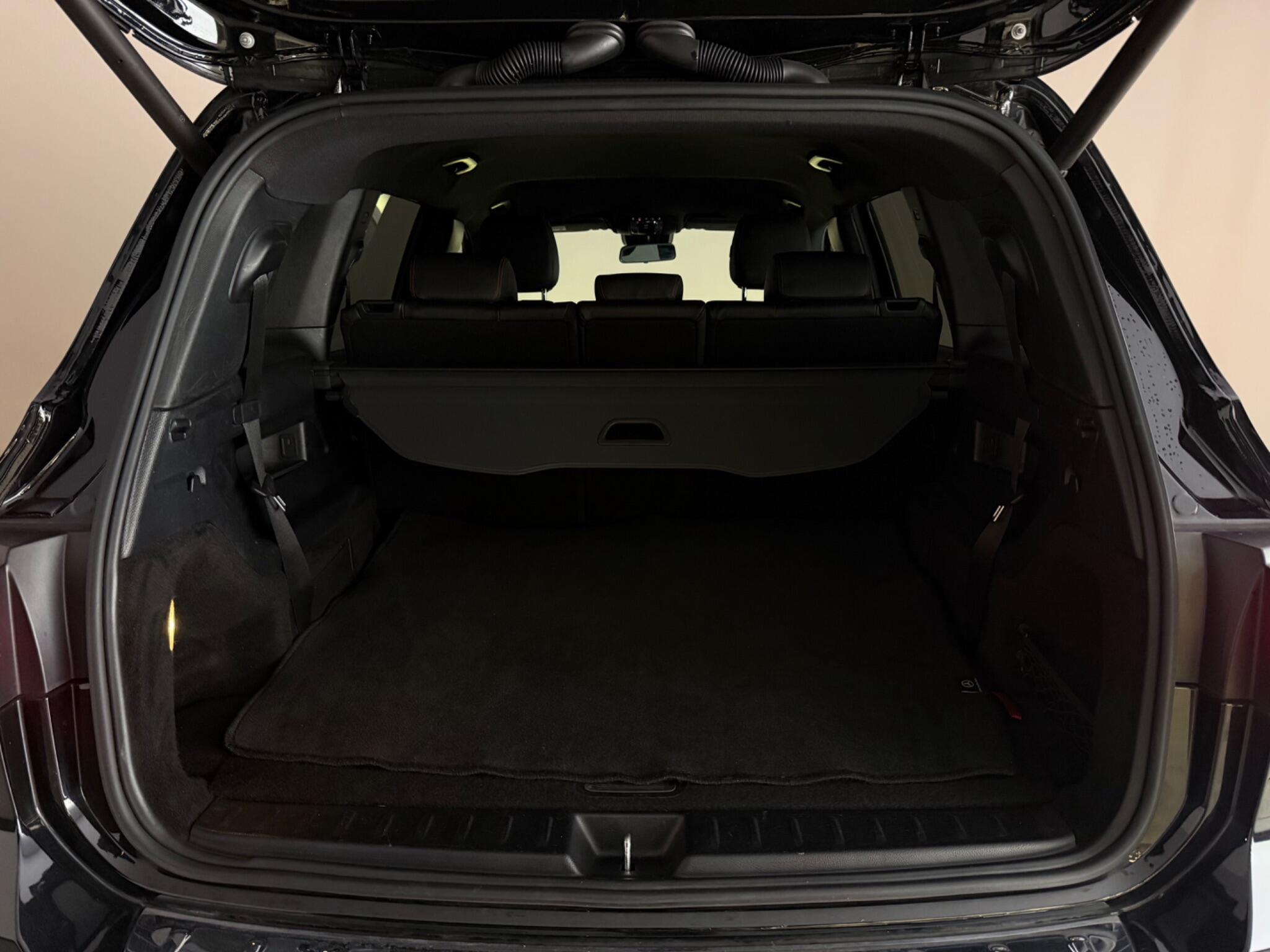 Mercedes-Benz GLB view 9