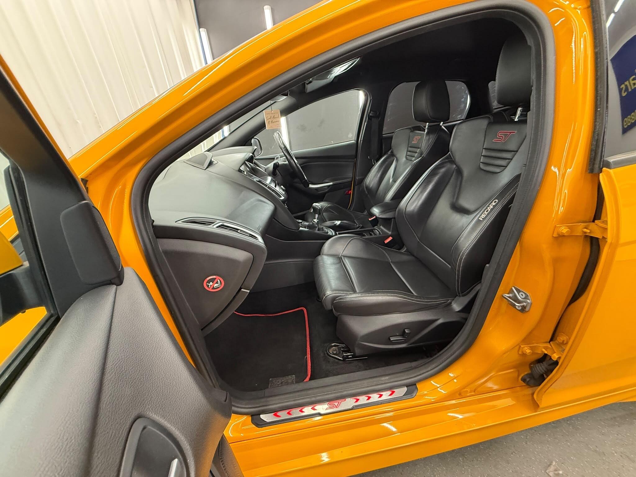 Ford Focus view 27