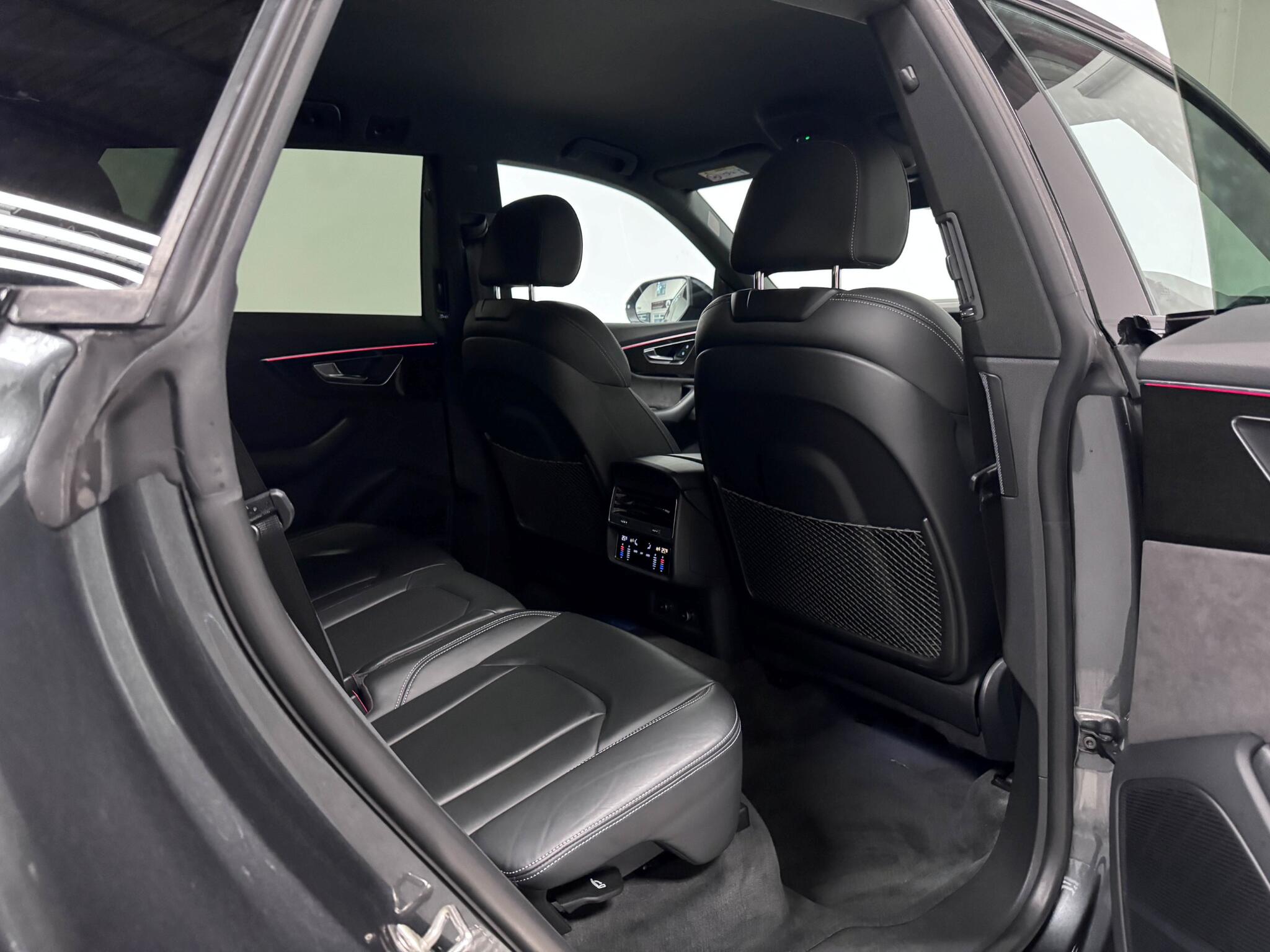 Audi Q8 view 11