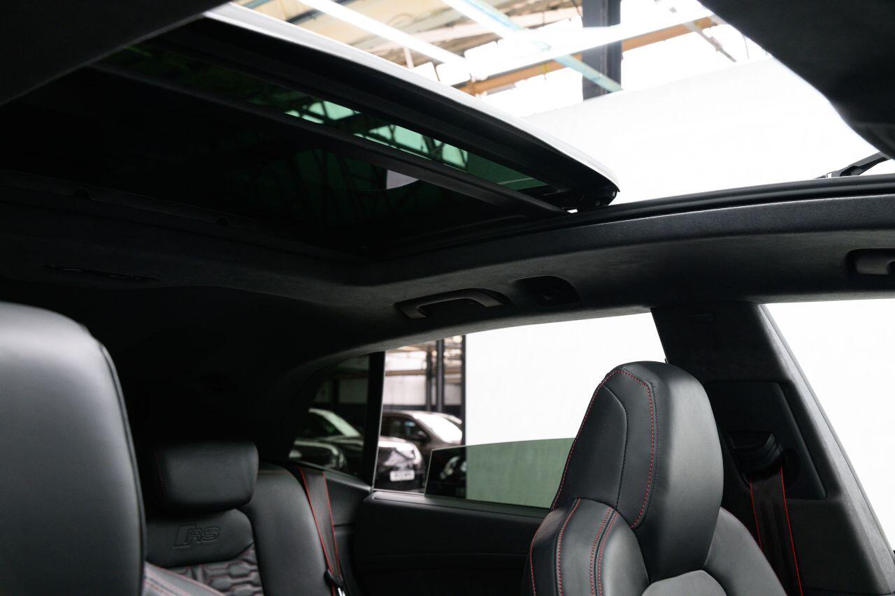 Audi RS Q8 view 18