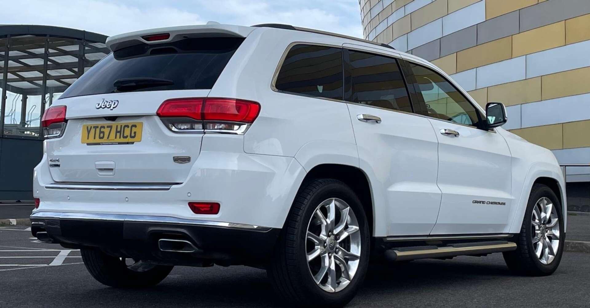 Jeep Grand Cherokee view 31